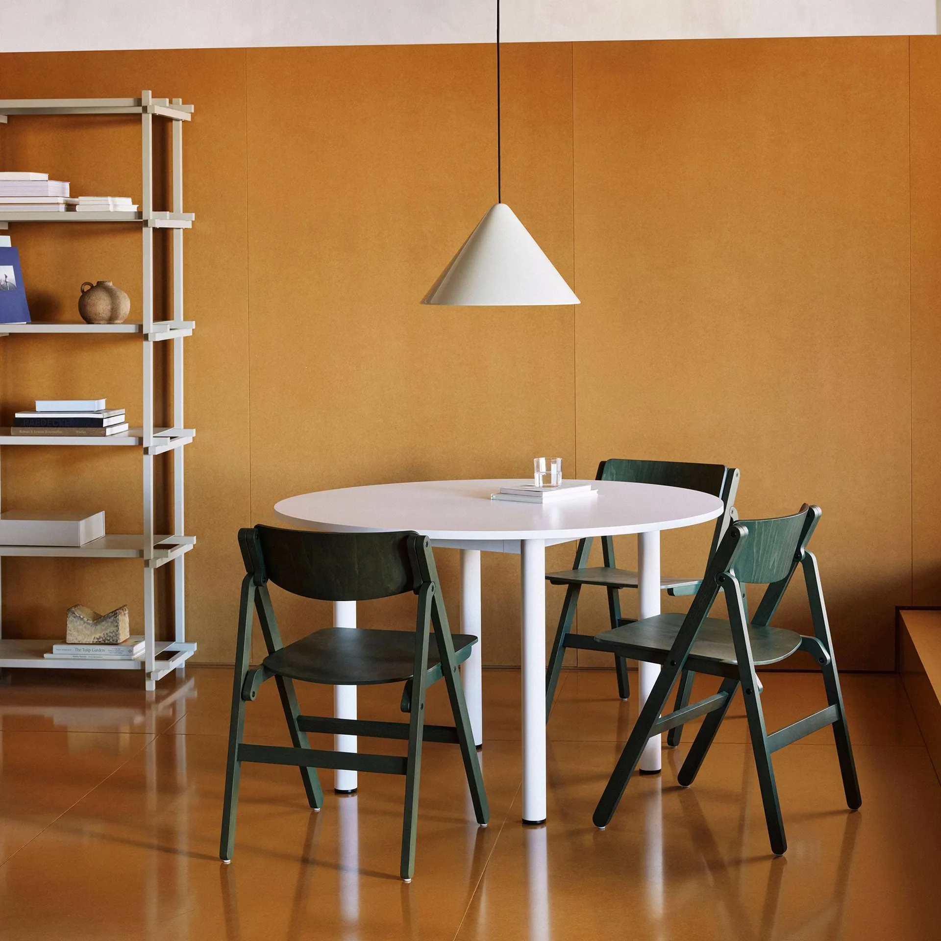 Chaise Backflip Chair, Cedar green, hêtre laqué HAY