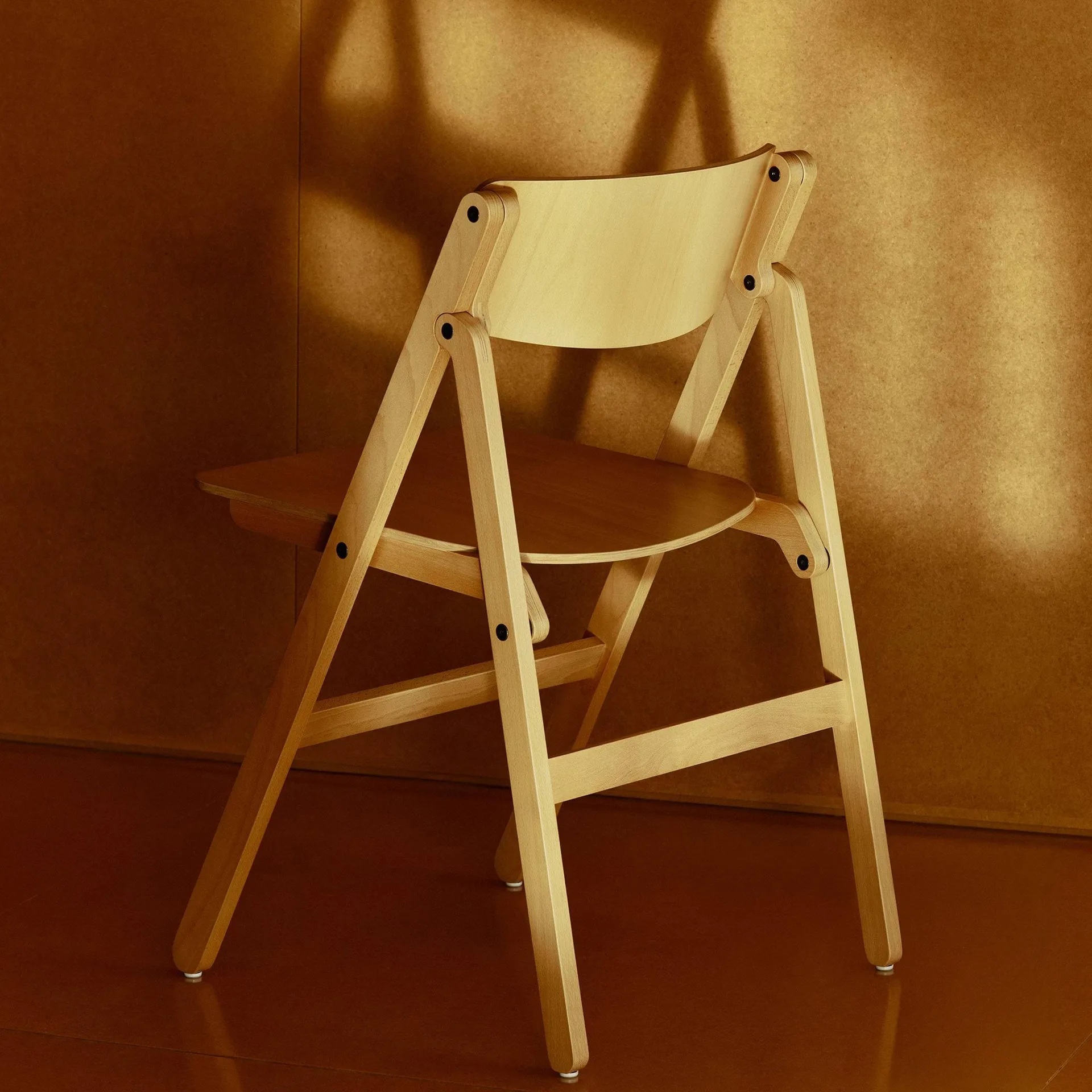 Chaise Backflip Chair, Golden, hêtre laqué HAY