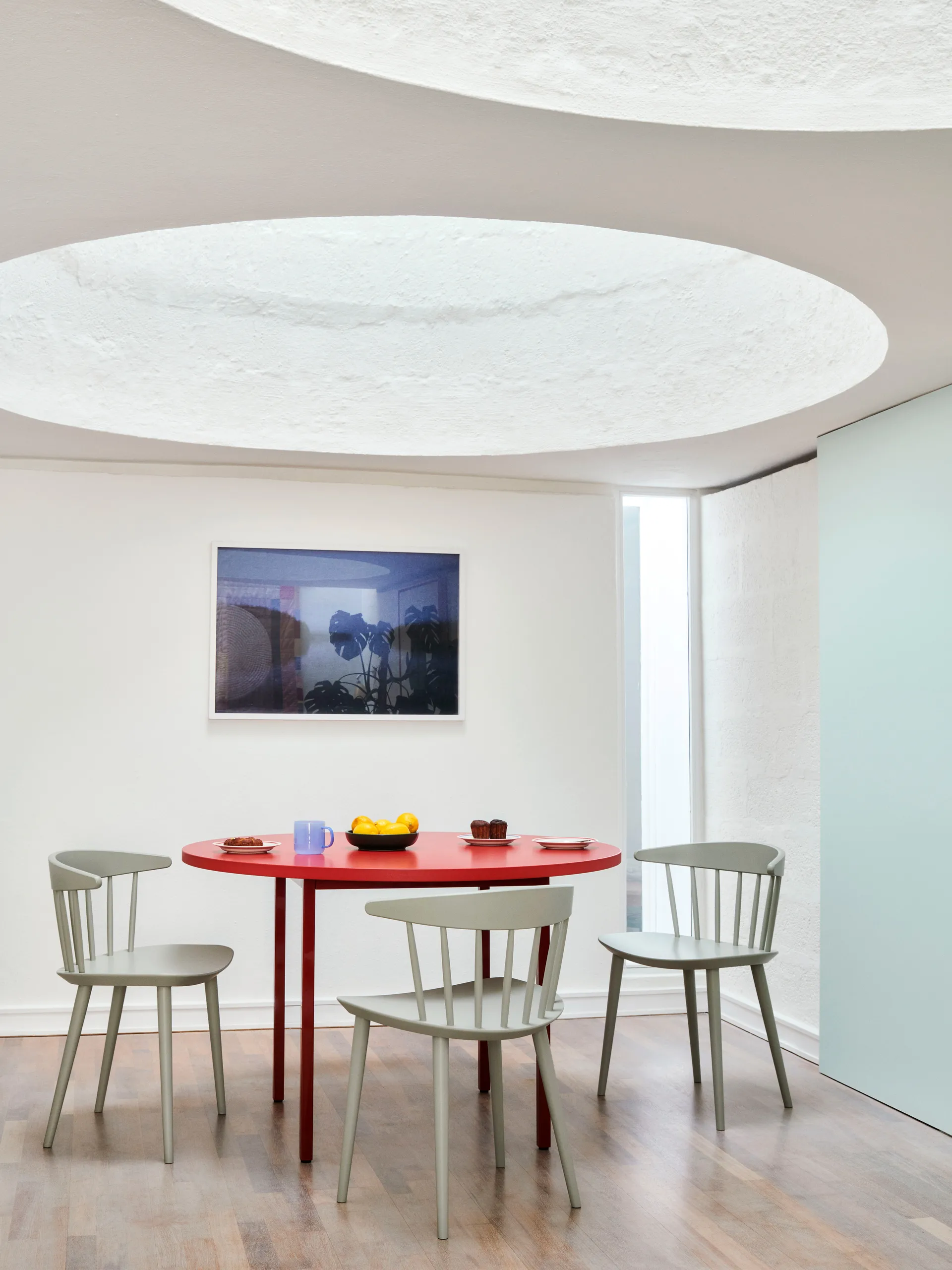 Chaise J104, Bouleau Warm grey laqué HAY