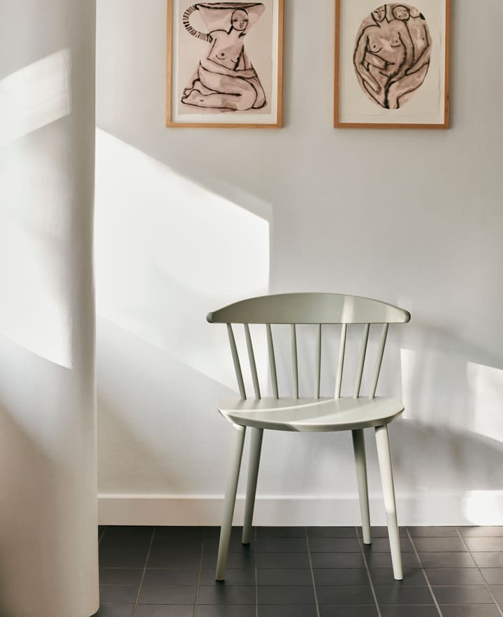 Chaise J104, Bouleau Warm grey laqué HAY