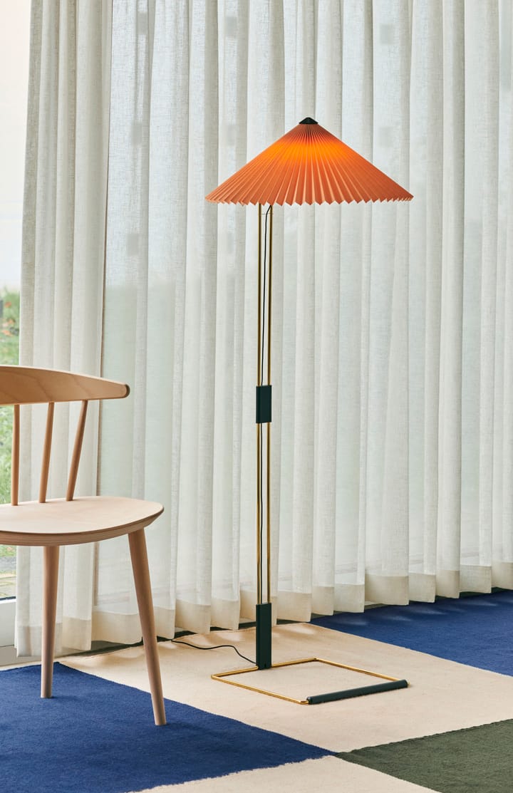 Chaise J104, Chêne laqué HAY