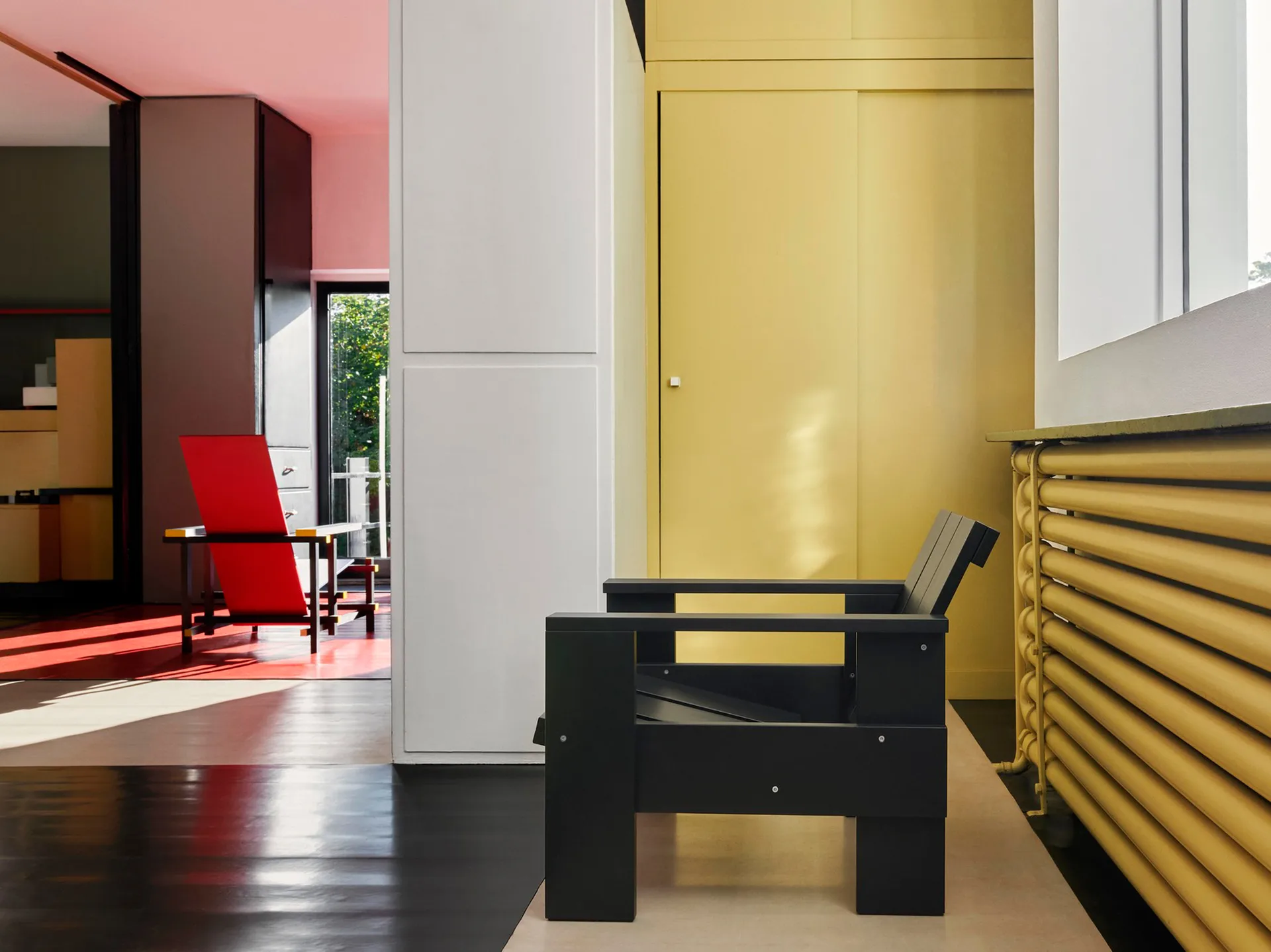 Chaise lounge Crate en pin laqué, Black HAY