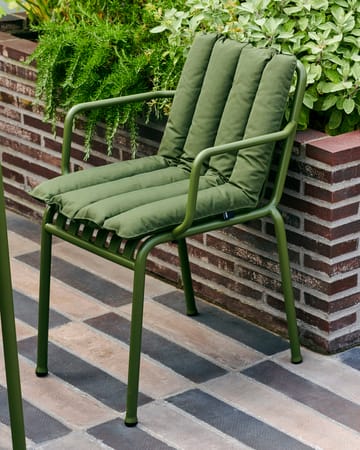 Chaise Palissade avec accoudoirs - olive - HAY