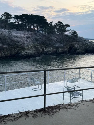 Chaise Palissade Cantilever - Hot galvanised steel - HAY