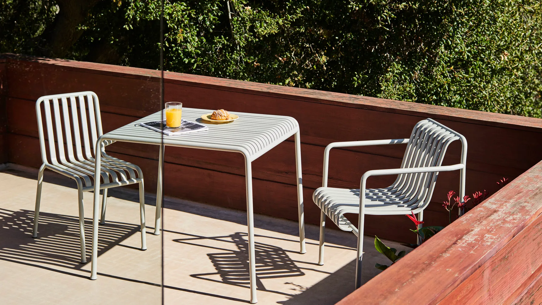 Chaise Palissade Dining avec accoudoirs, Sky grey HAY