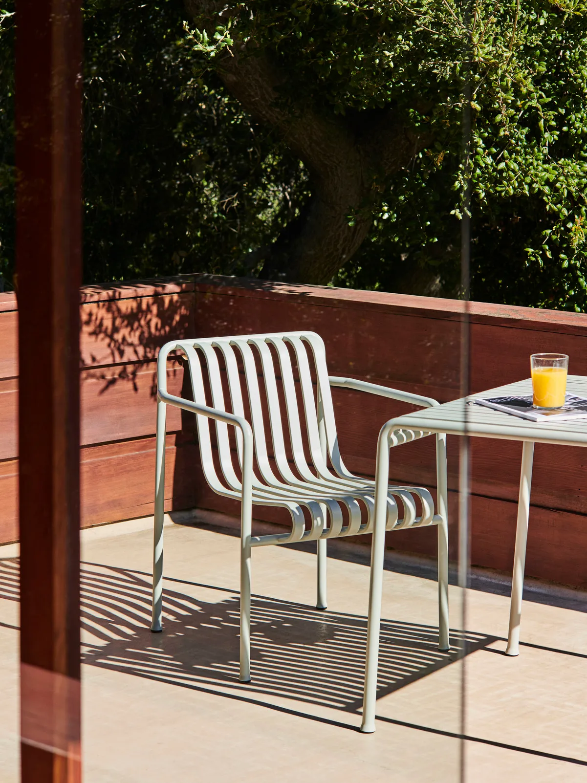 Chaise Palissade Dining avec accoudoirs, Sky grey HAY