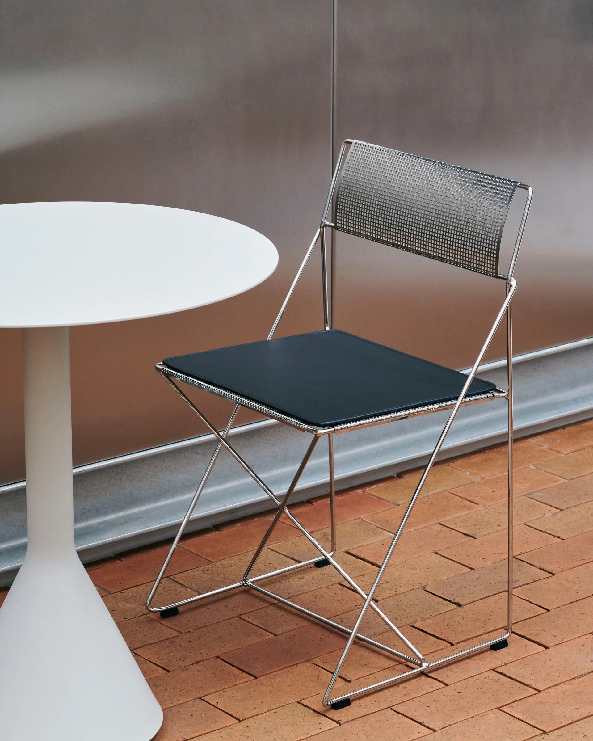 Chaise X-Line Indoor, Chromed HAY