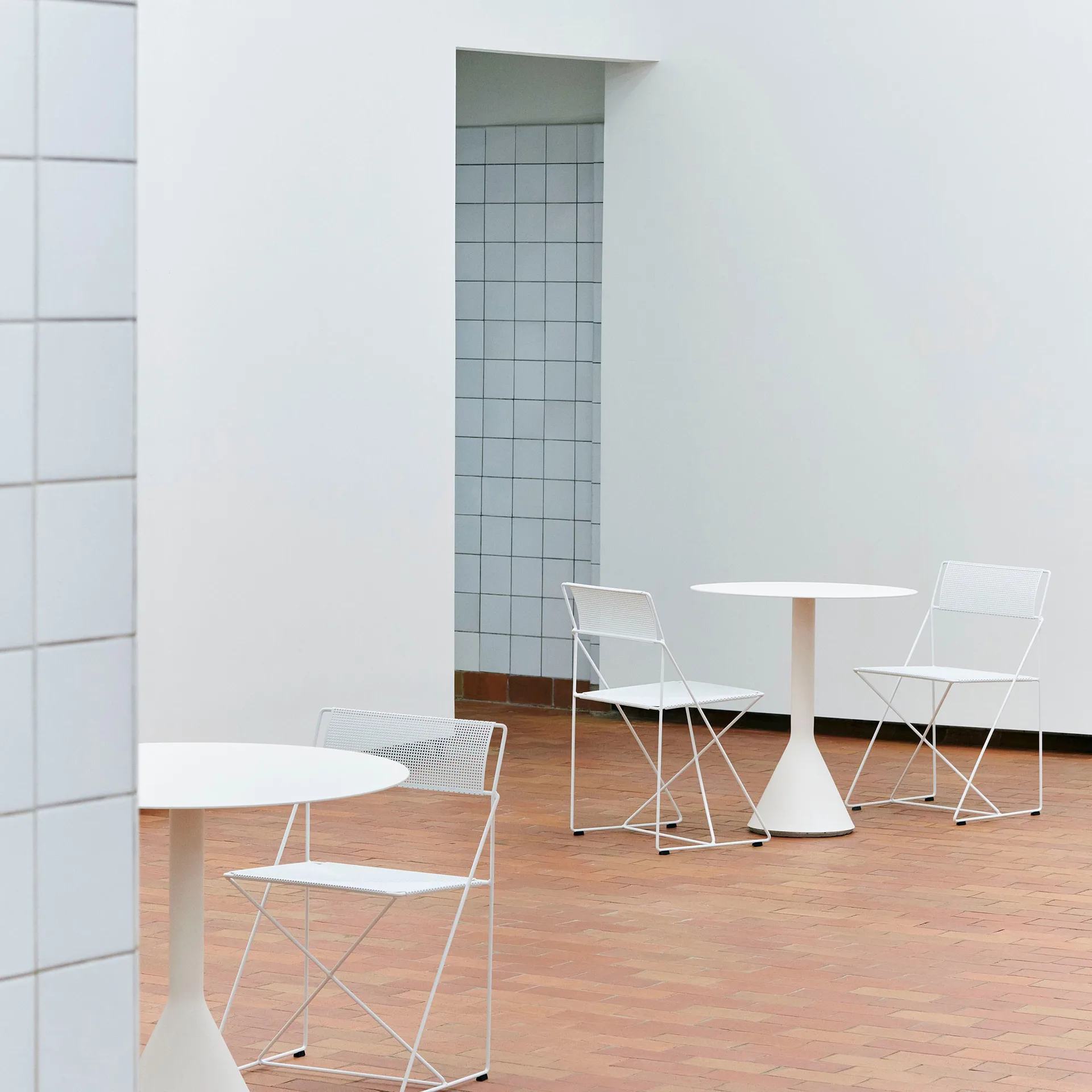 Chaise X-Line Indoor Outdoor, Chalk white HAY