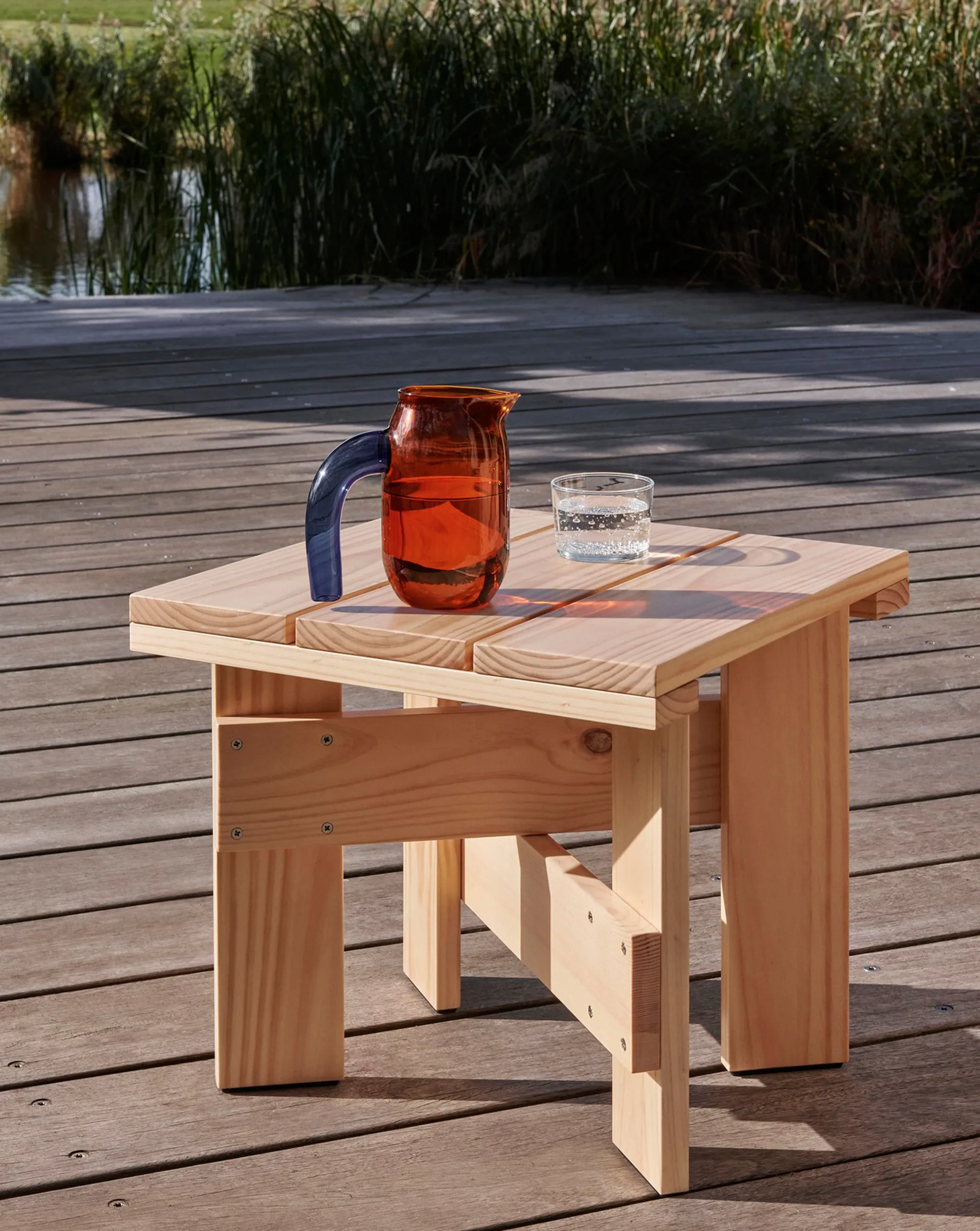 Crate Low Table 45x45x40 cm pin laqué, Water-based lacquered pinewood HAY