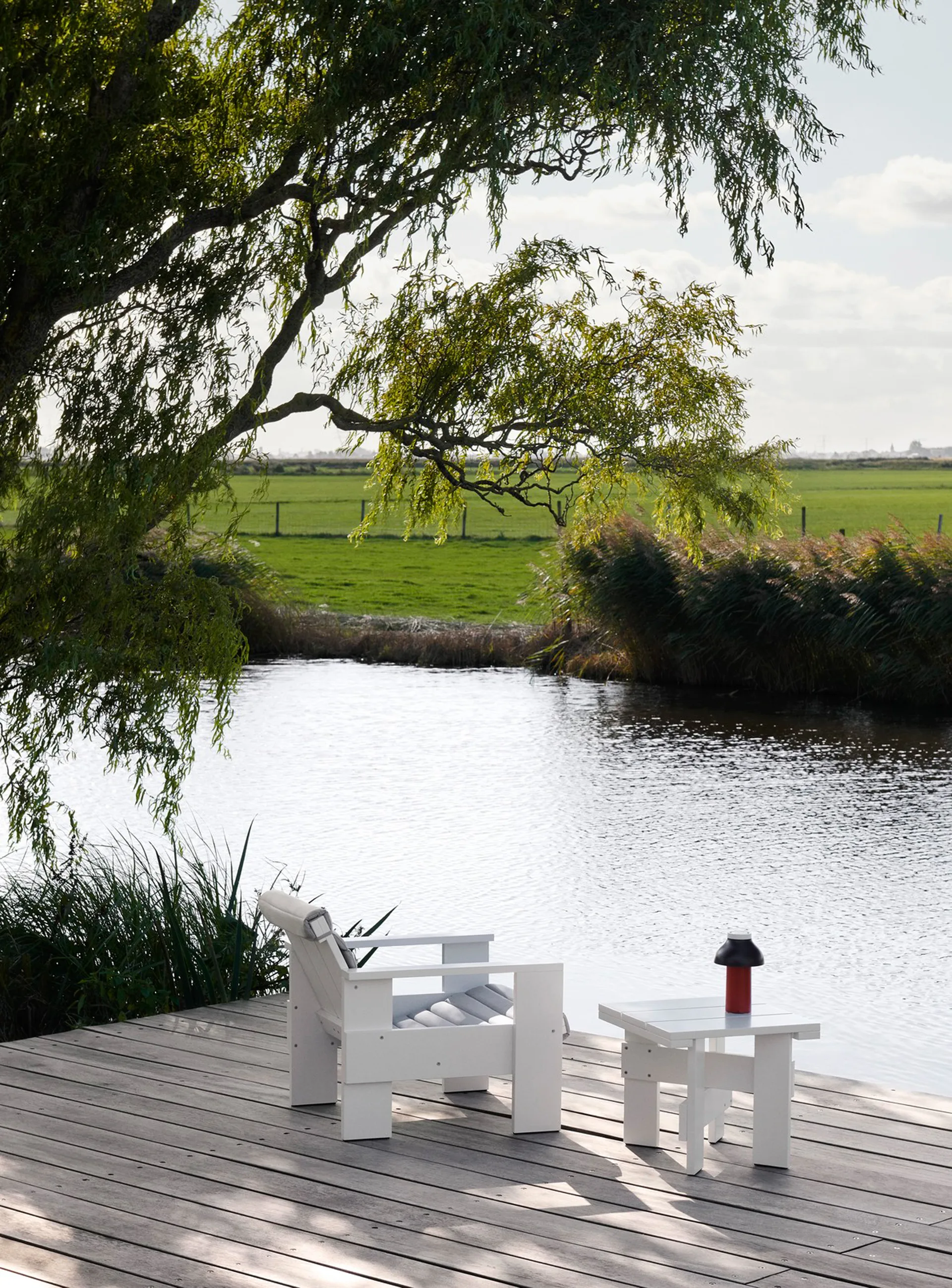 Crate Low Table 45x45x40 cm pin laqué, White HAY