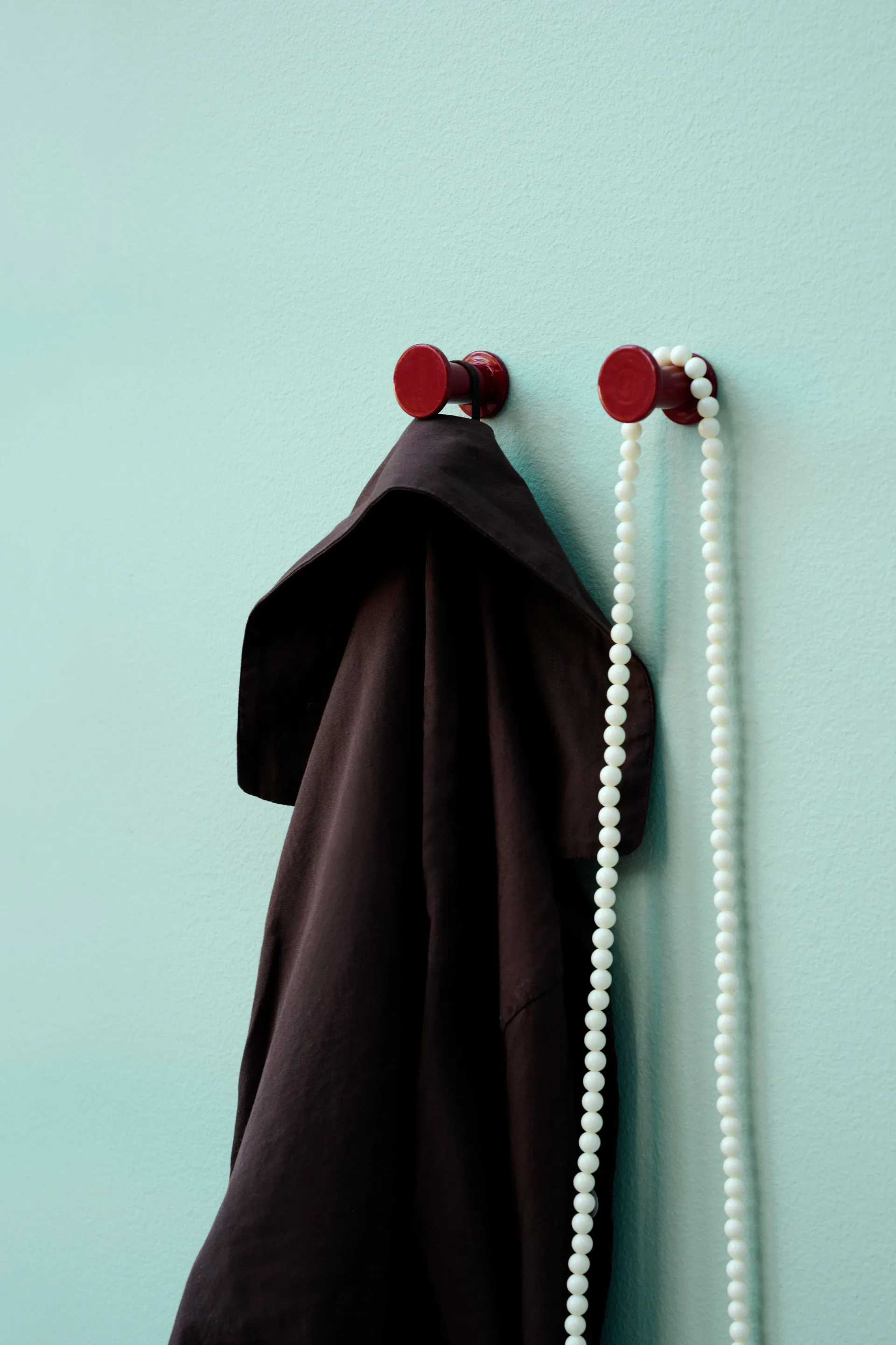 Crochets Bolt Ø2,8 cm, lot de 2, Red HAY