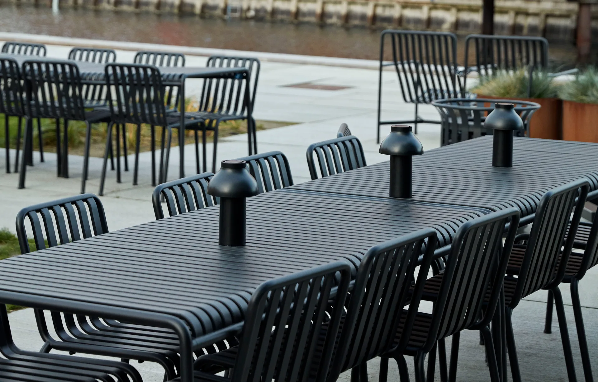 Ensemble de repas Palissade 4 chaises 170x90 cm - Anthracite HAY