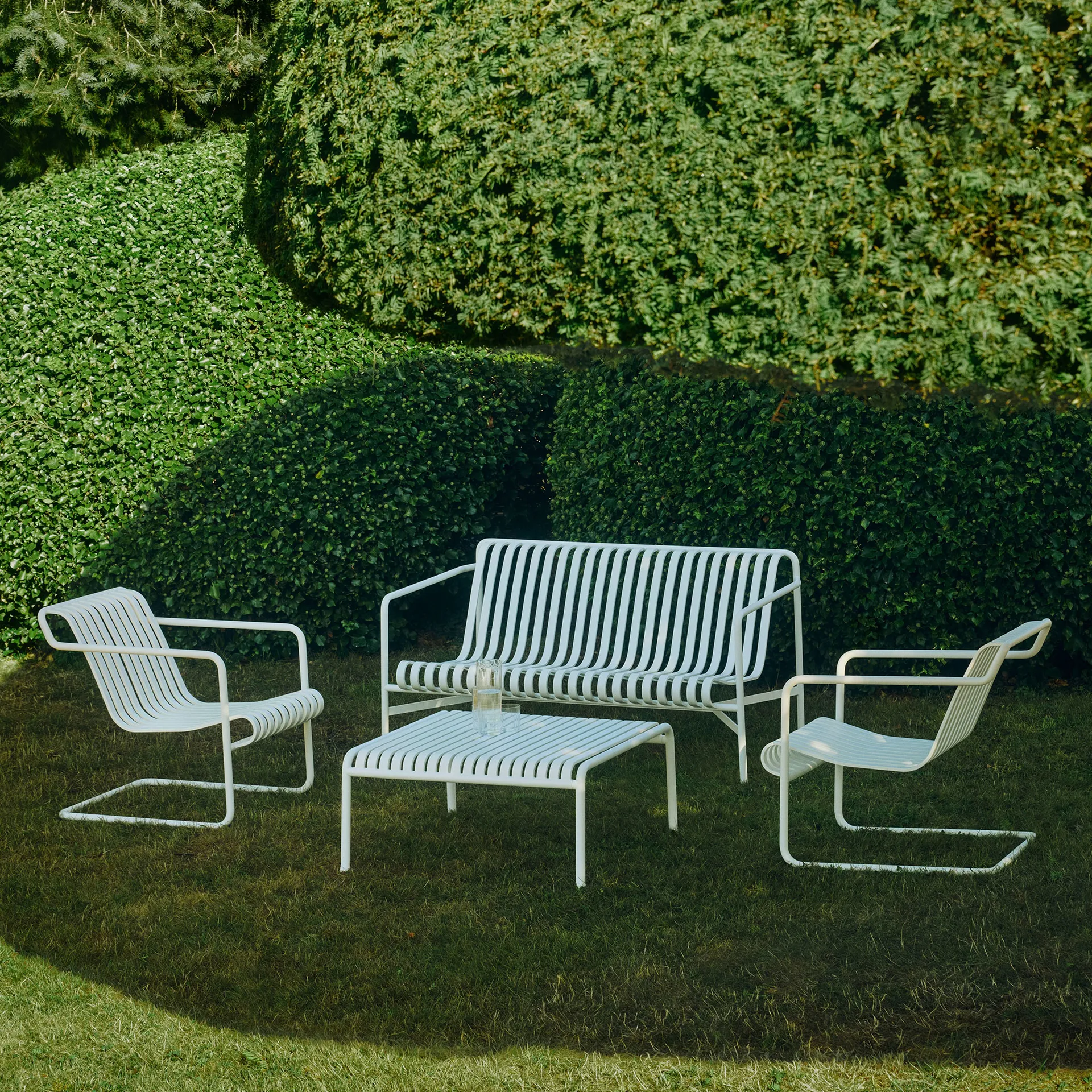 Fauteuil lounge bas Palissade Cantilever Low, Cream white HAY