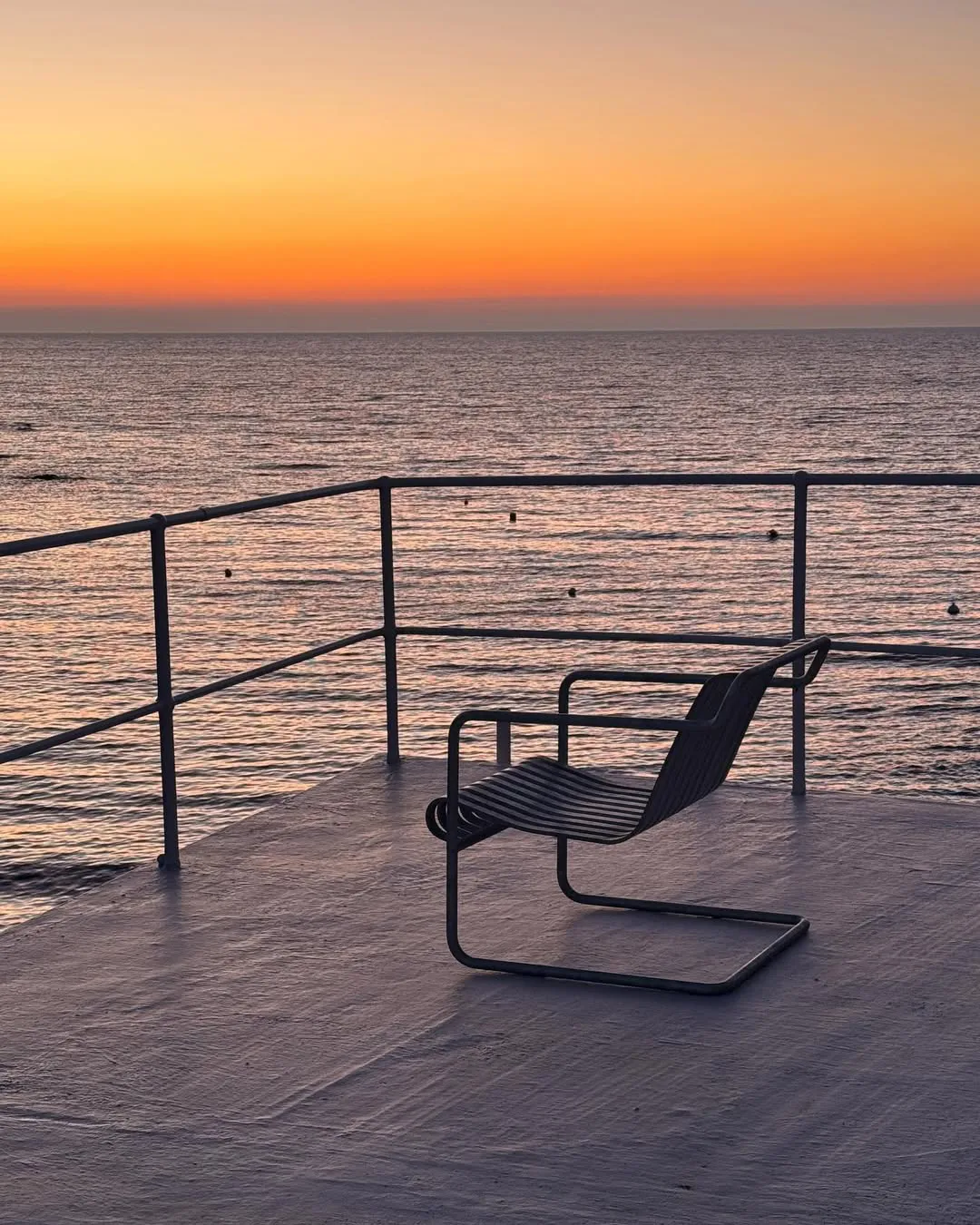 Fauteuil lounge bas Palissade Cantilever Low, Hot galvanised steel HAY