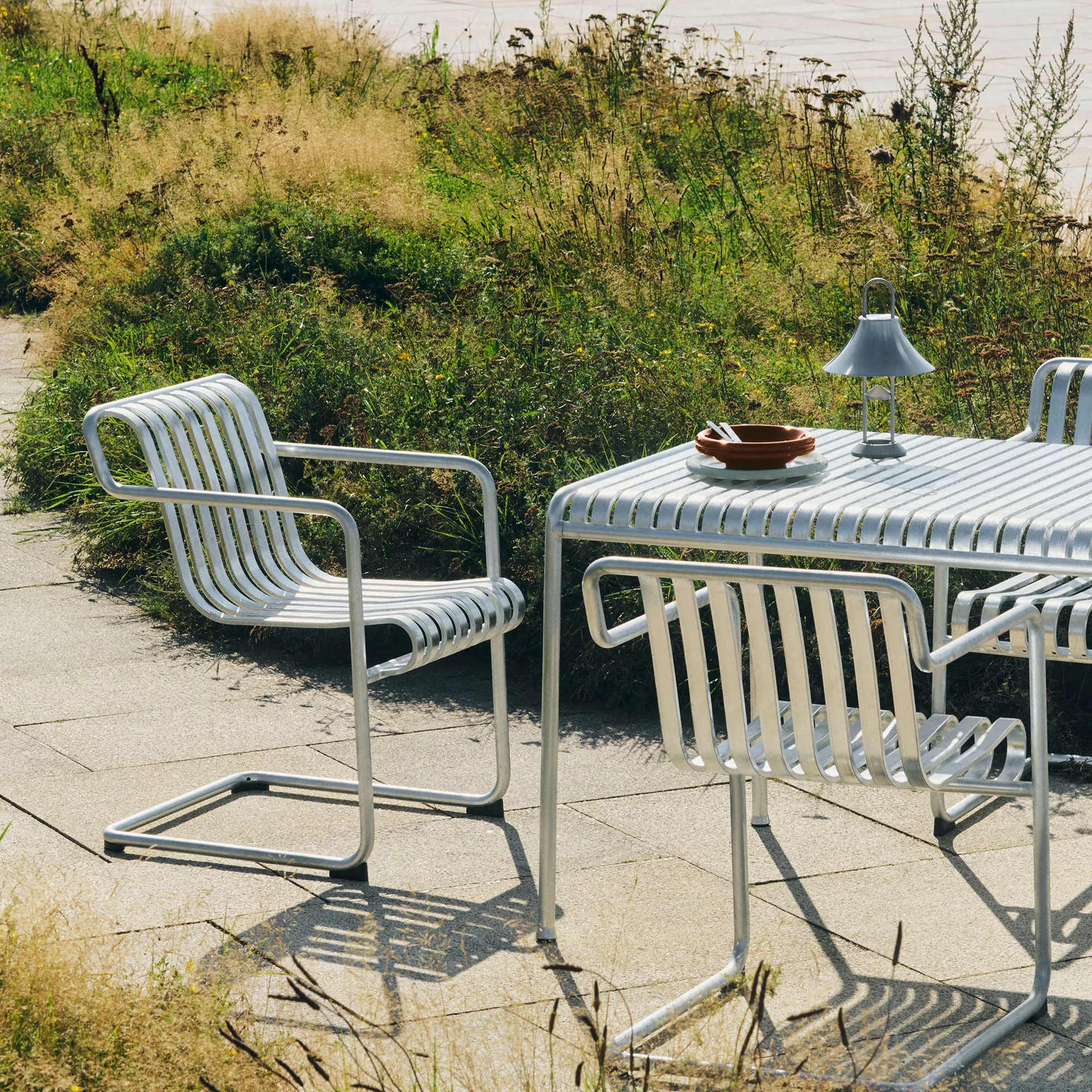 Fauteuil Palissade Cantilever Dining, Hot galvanised steel HAY