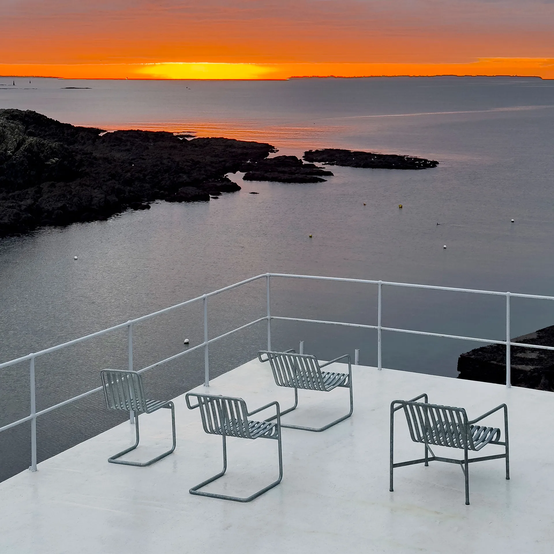 Fauteuil Palissade Cantilever Dining, Hot galvanised steel HAY