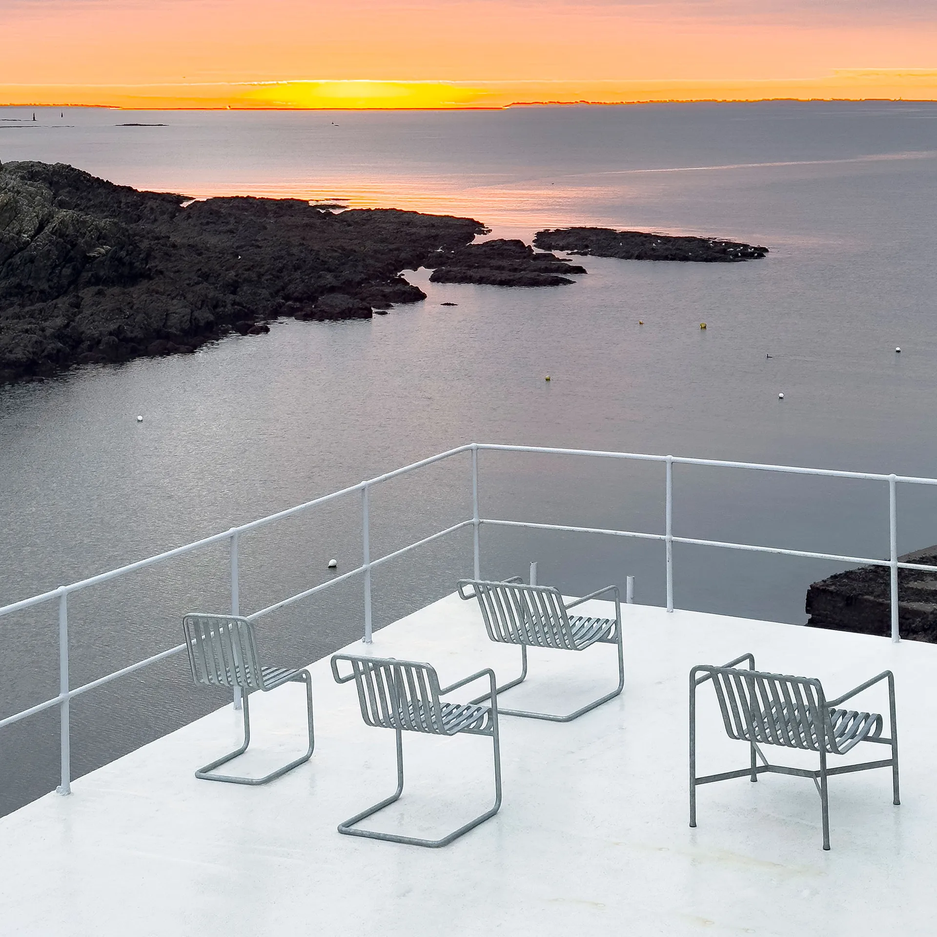 Fauteuil Palissade Cantilever Dining, Hot galvanised steel HAY