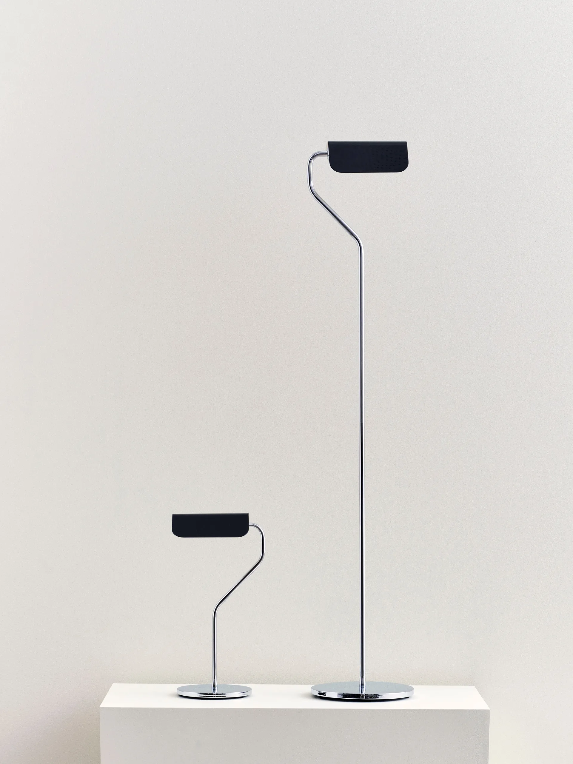 Lampadaire Apex, Iron black HAY