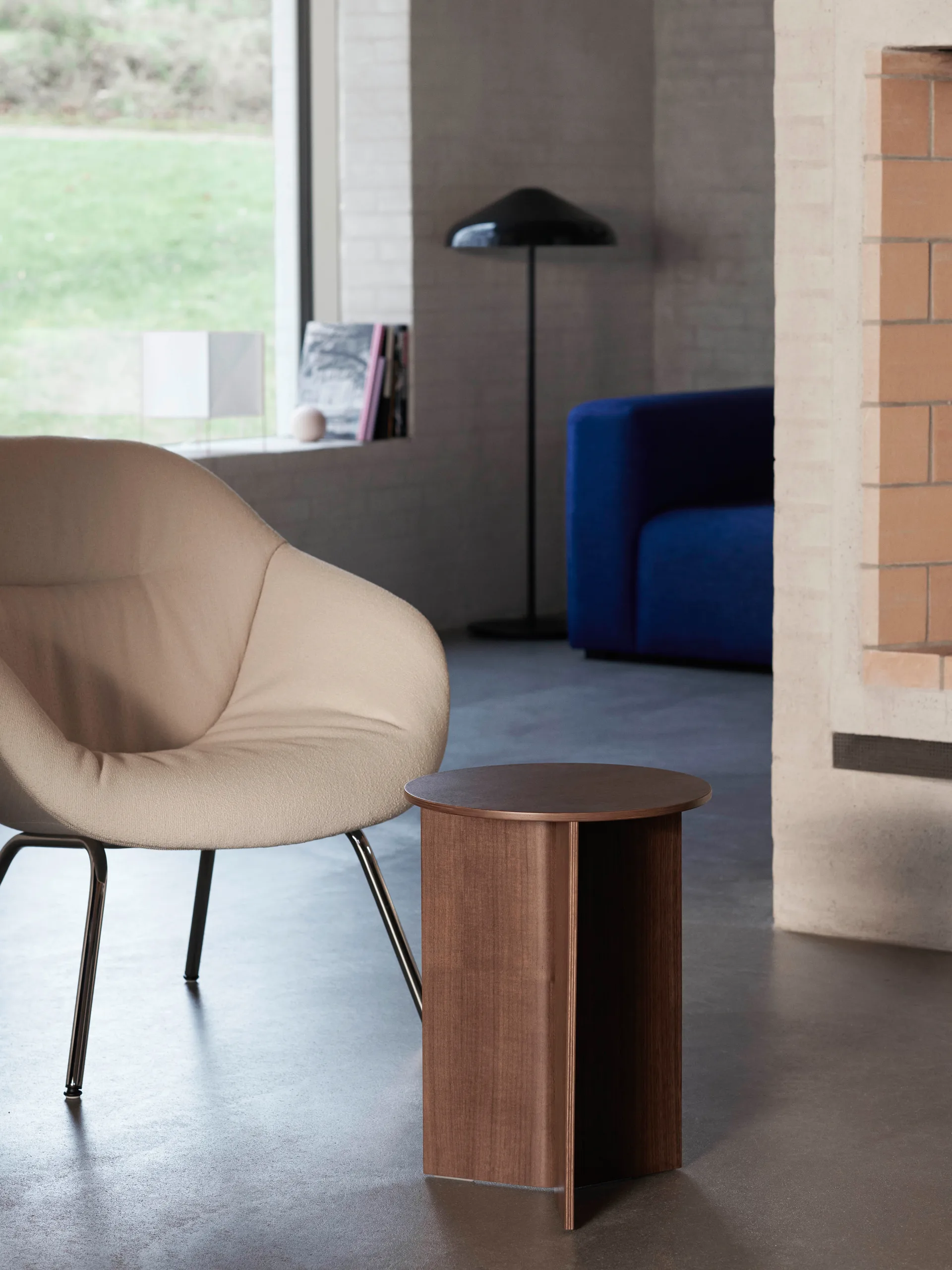 Lampadaire en acier Pao Ø47 cm, Noir doux HAY