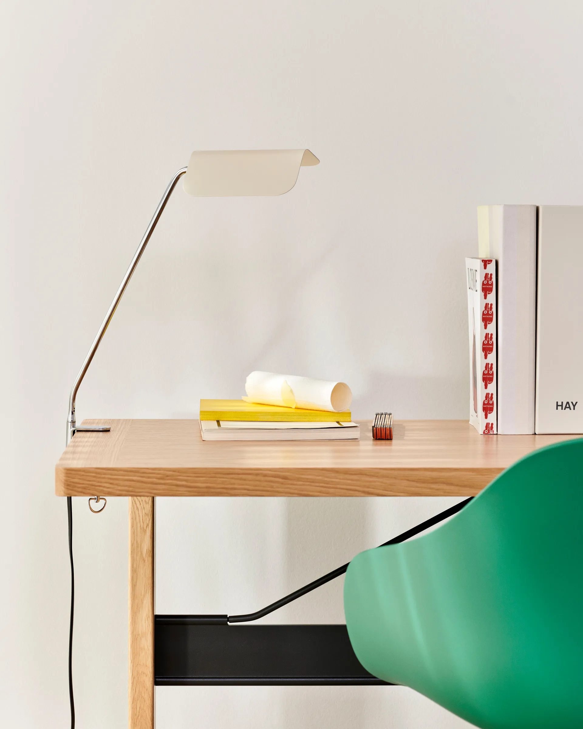 Lampe de bureau à pince Apex Clip, Oyster white HAY