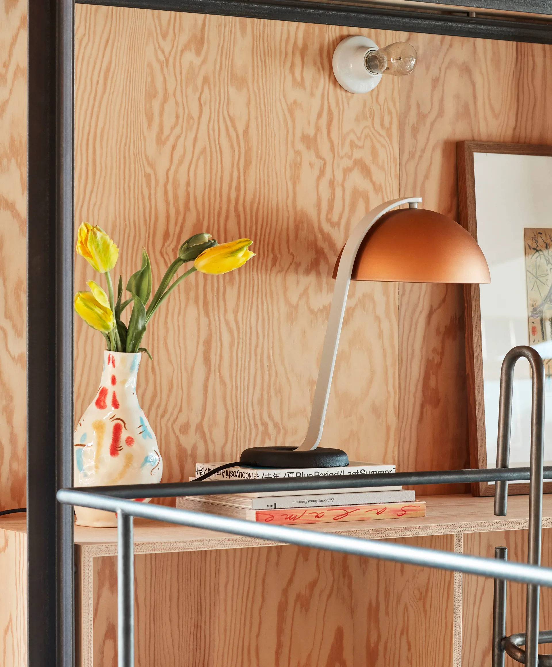 Lampe de table Cloche, Mocca anodised HAY