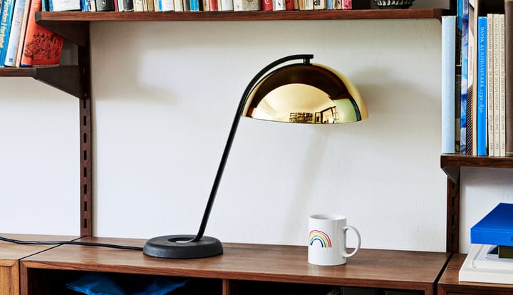 Lampe de table Cloche, Polished brass HAY