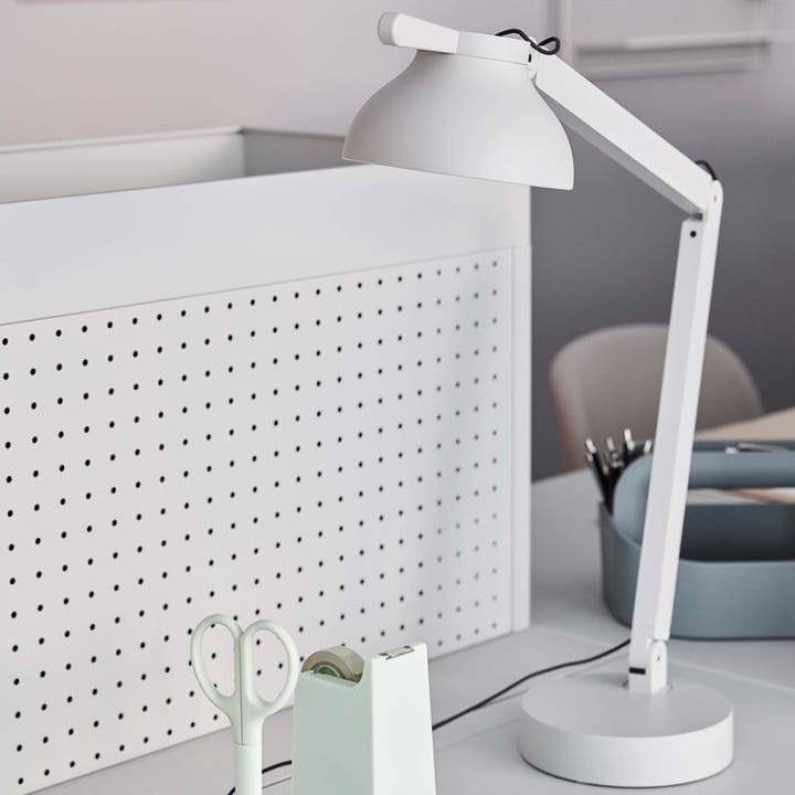 Lampe de table PC Double arm - ash grey, avec pied de lampe - HAY
