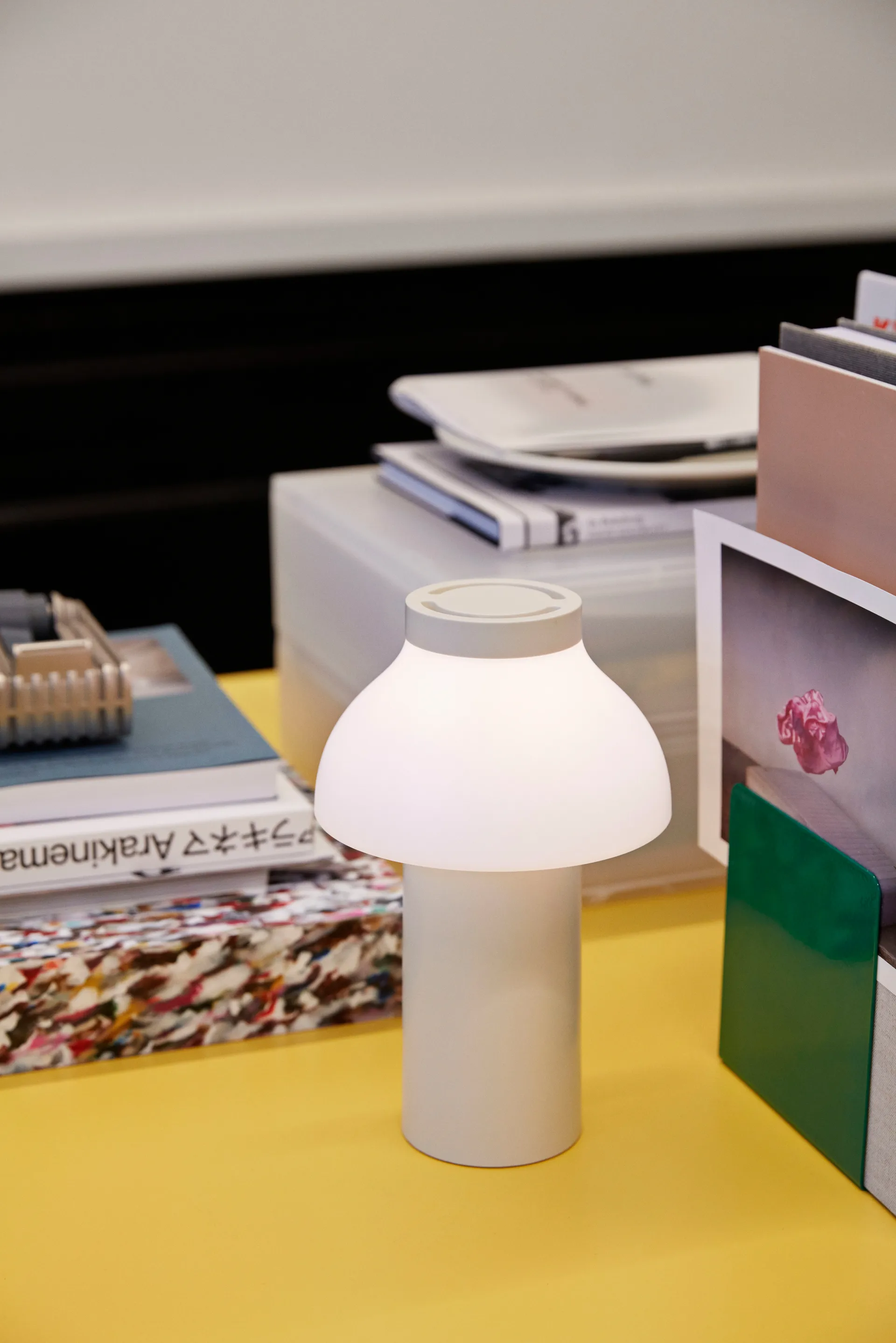 Lampe de table PC Portable, Cream white HAY