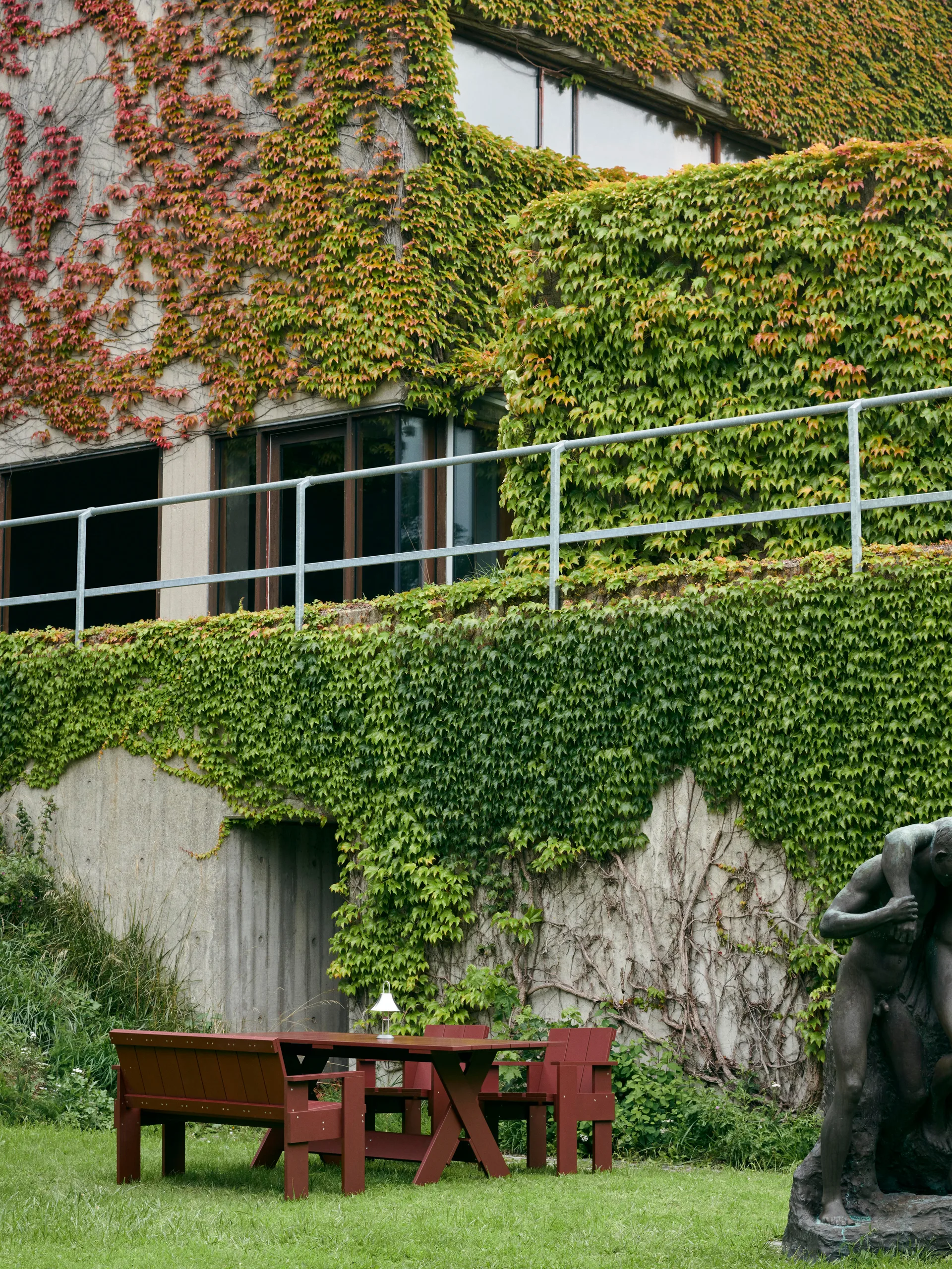 Lampe de table portable Mousqueton, Oyster white HAY