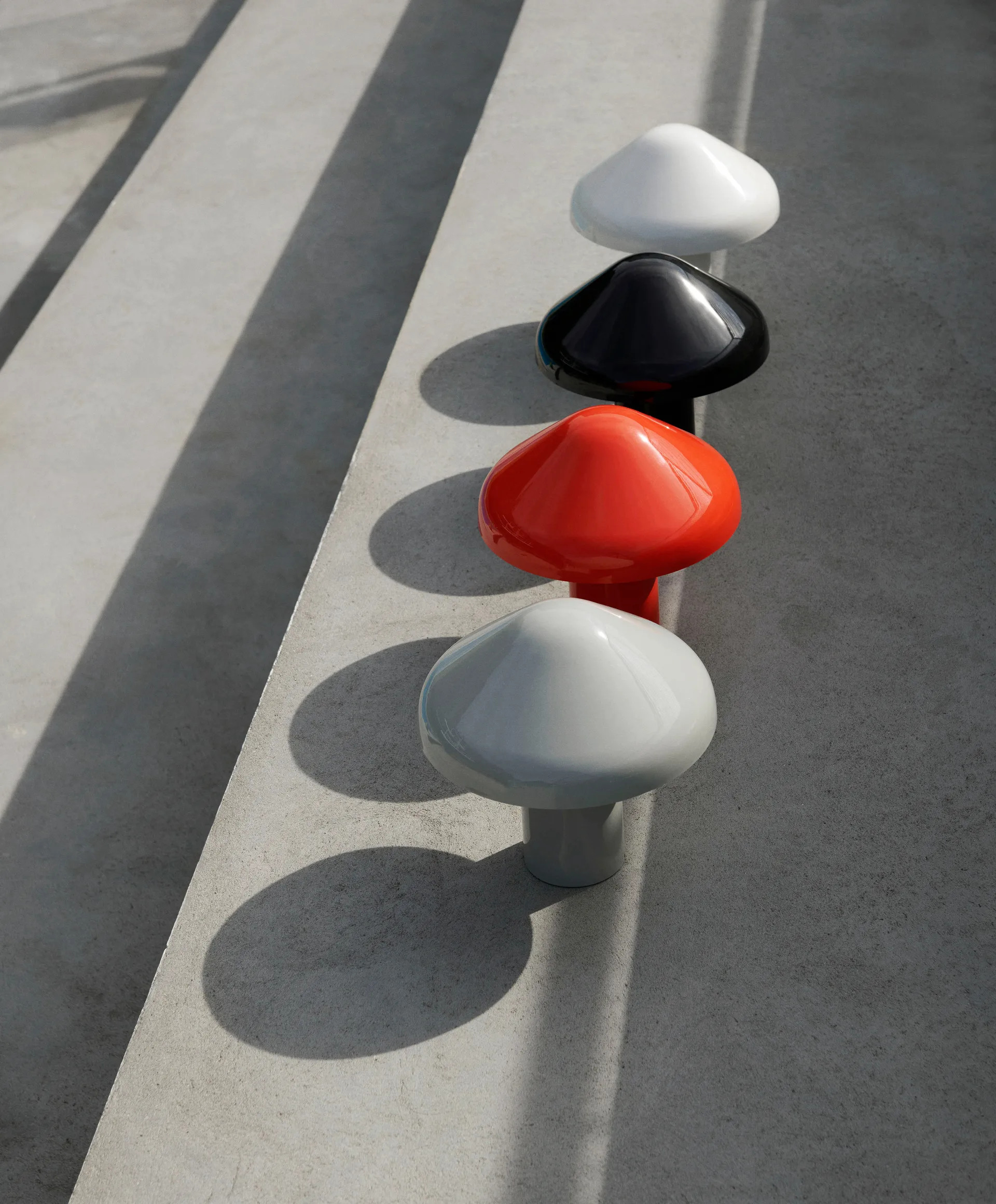 Lampe de table portable Pao, Cool grey HAY