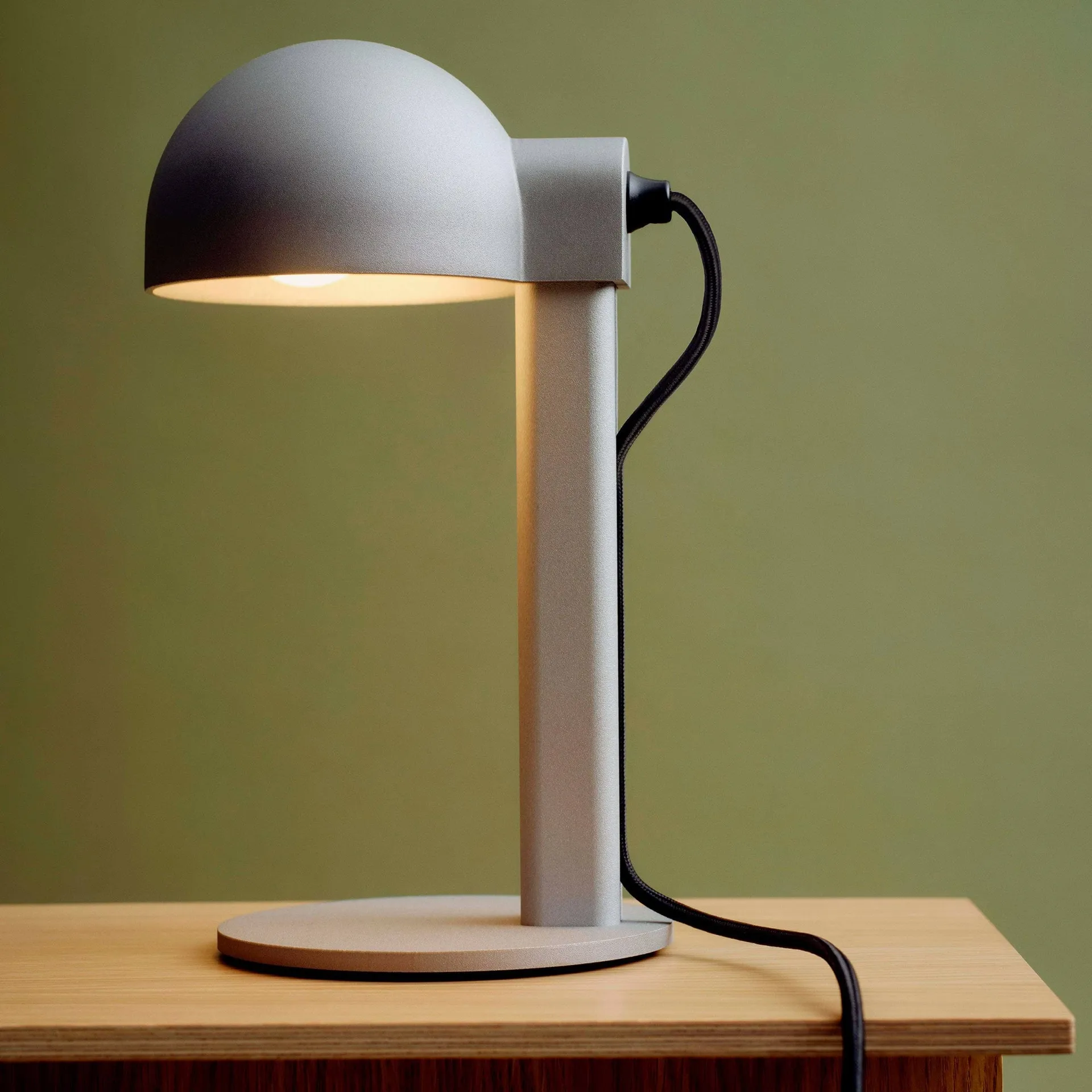Lampe de table Posto, Silver grey HAY
