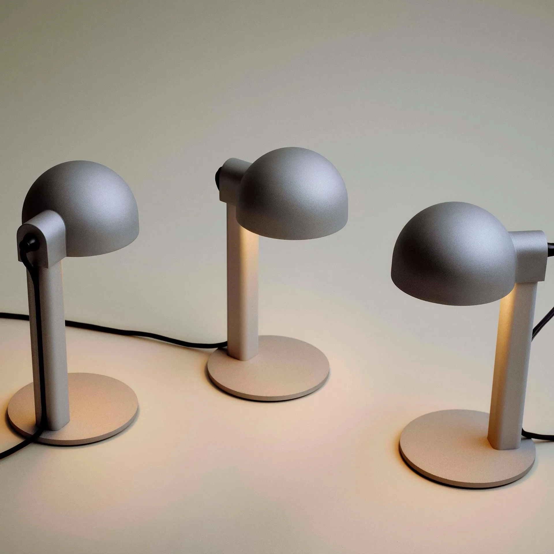 Lampe de table Posto, Silver grey HAY