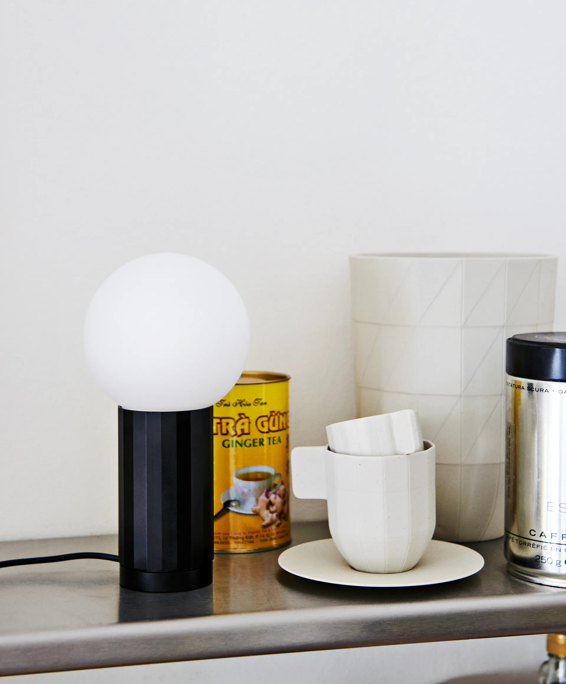 Lampe de table Turn On, Noir HAY