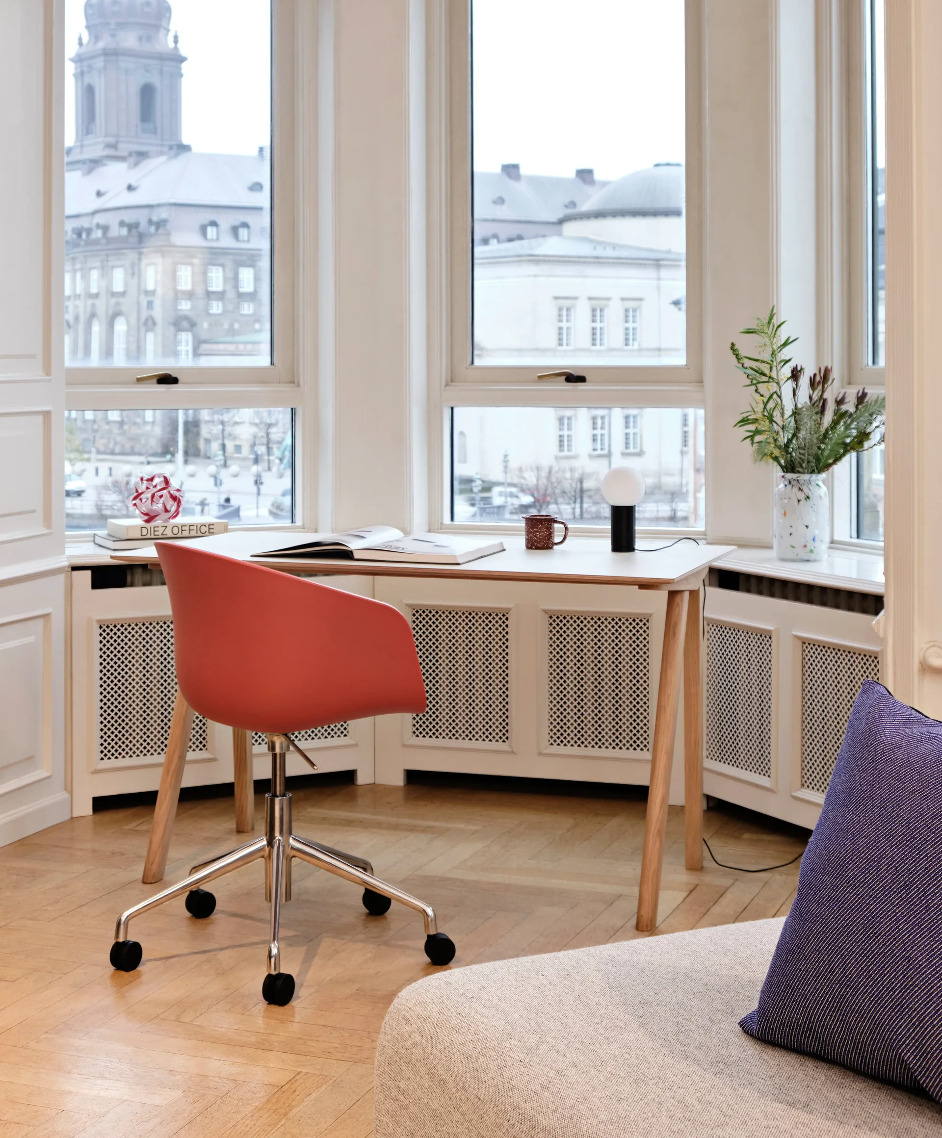Lampe de table Turn On, Noir HAY