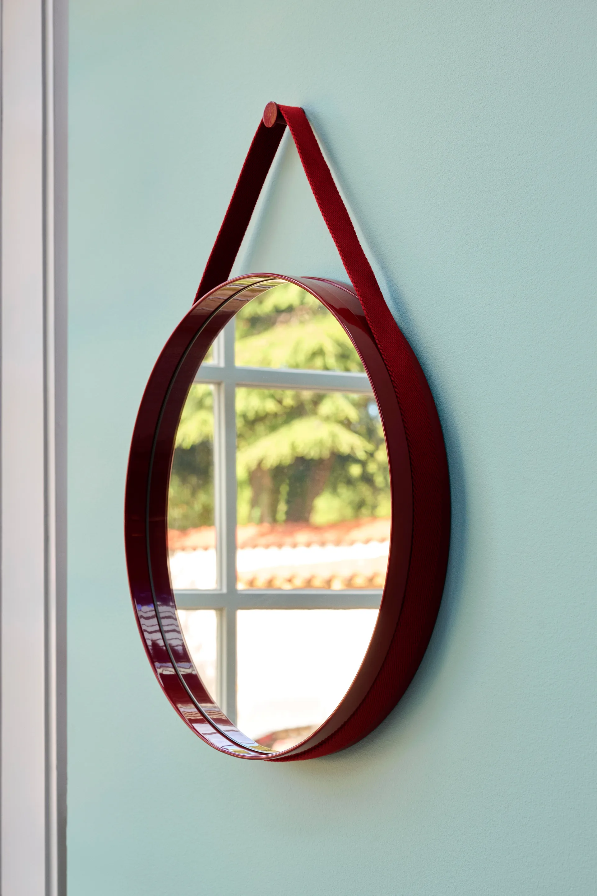 Miroir Strap Mirror Ø70 cm, Red HAY