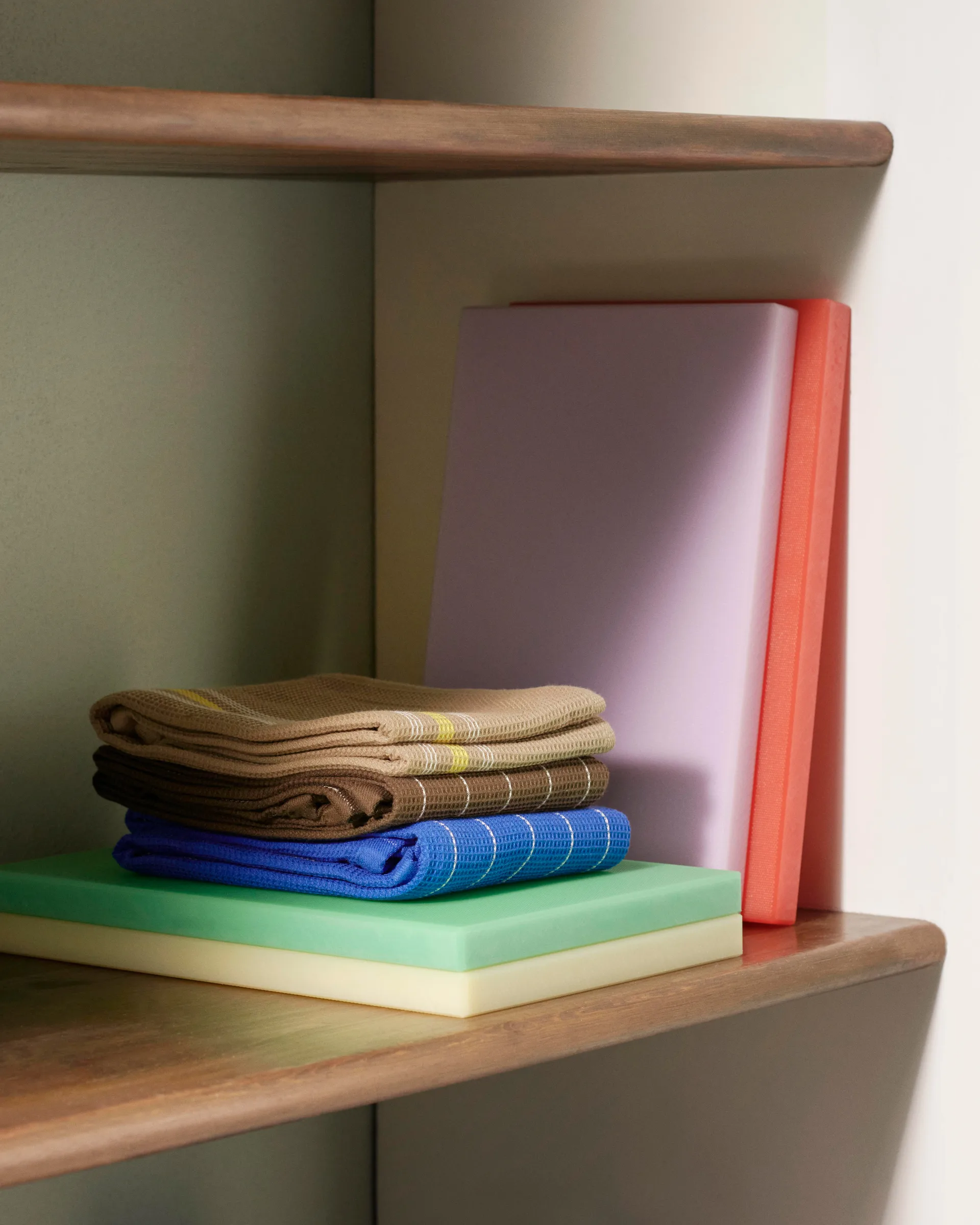 Planche à découper Chopping Board M 20x30 cm, Light yellow HAY