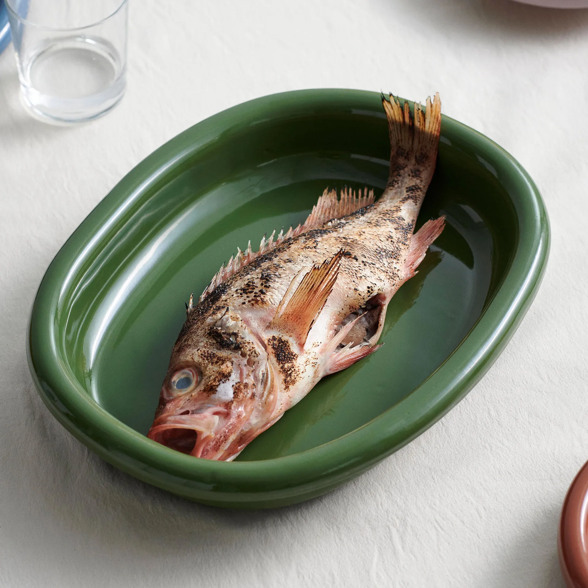 Plat de service ovale Barro, Green, large 27x36 cm HAY