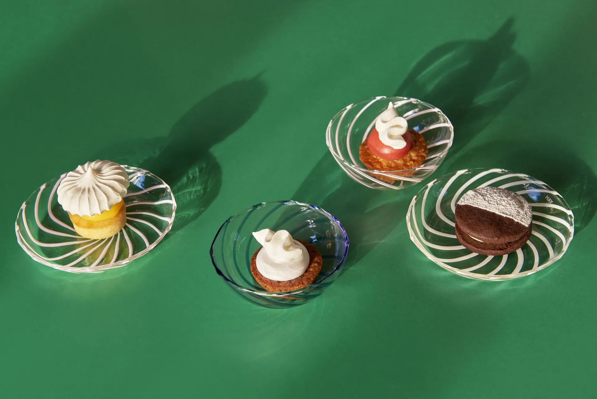Plat Spin Ø11 cm Lot de 2, Transparent-rayure blanche HAY