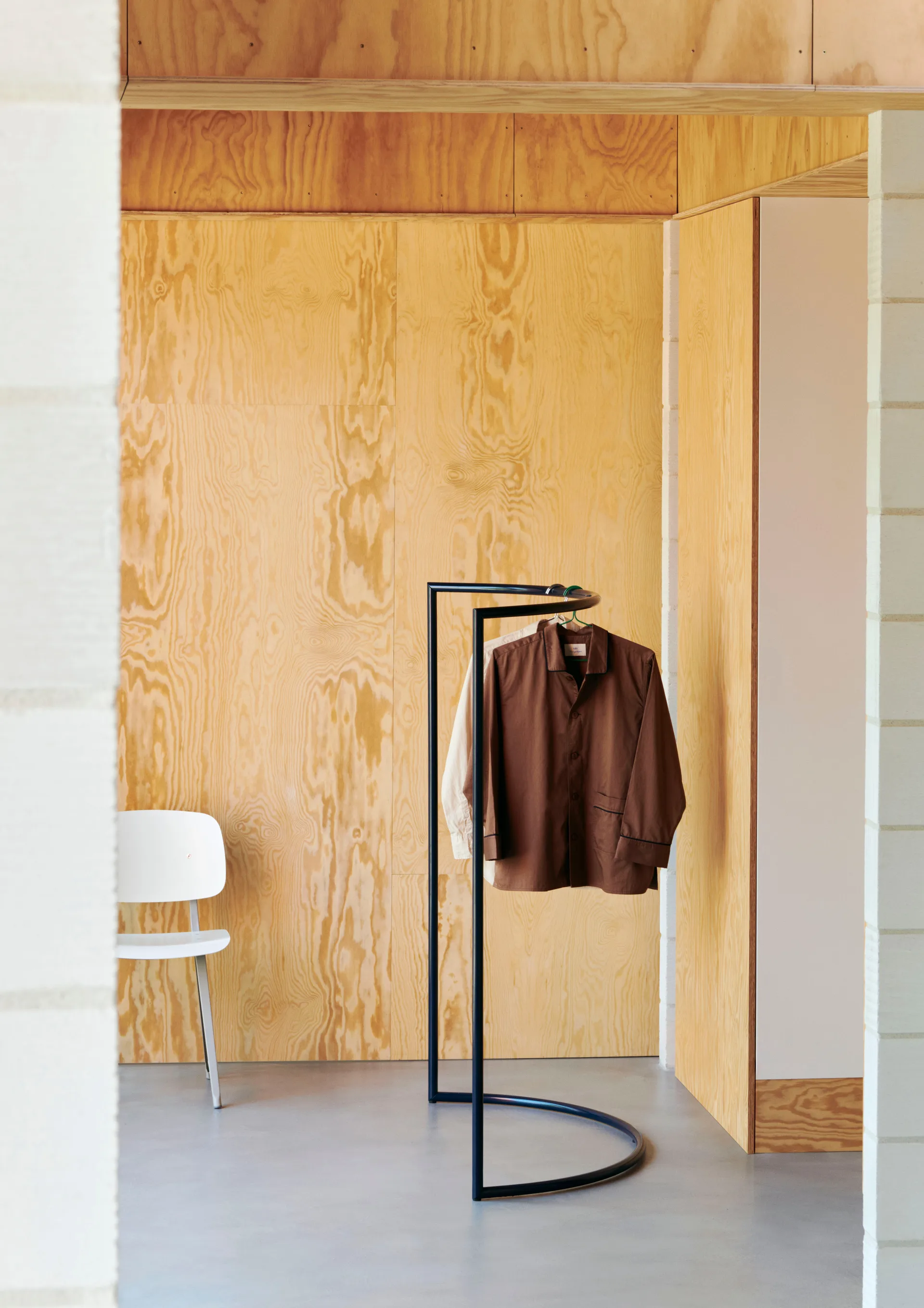 Porte-manteau Colour Rack c-shape 112x150 cm, Black HAY