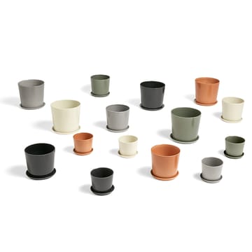Pot Botanical Family - Light grey, medium, avec soucoupe ø13.5 cm - HAY
