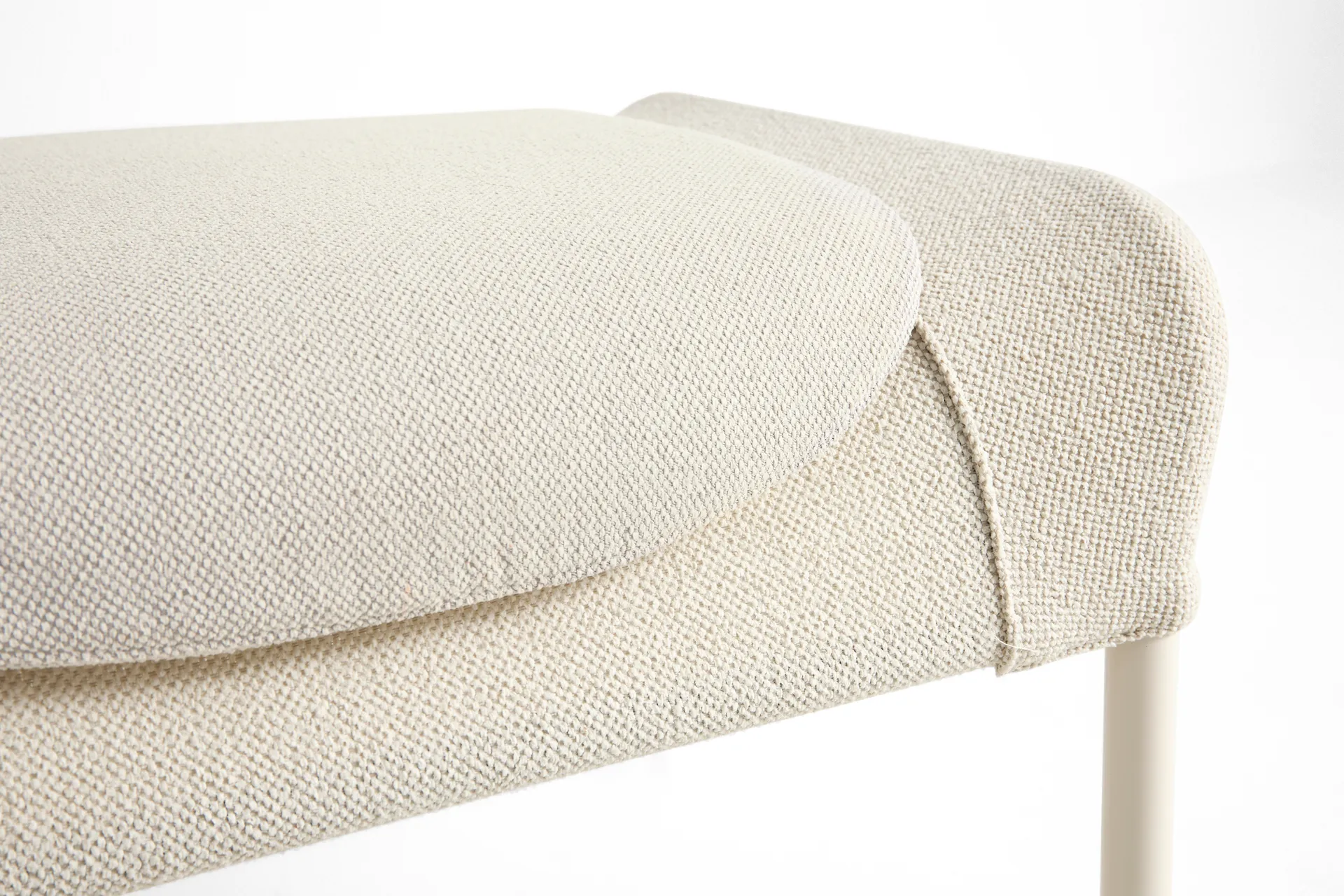 Pouf O2 Ottoman, Soft cream acier laqué eggshell HAY