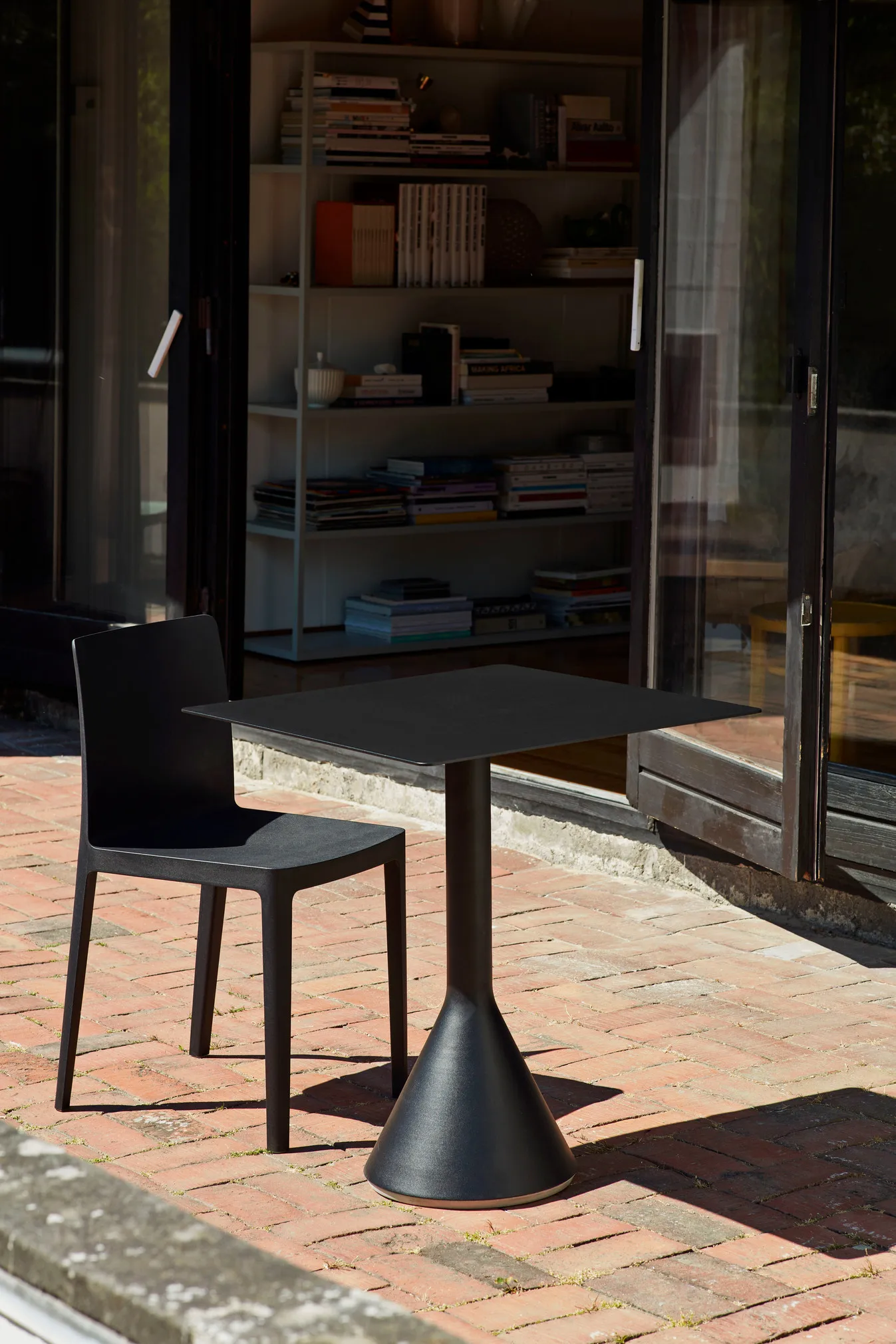 Table café carrée Palissade Cone 65x65 cm, Anthracite HAY