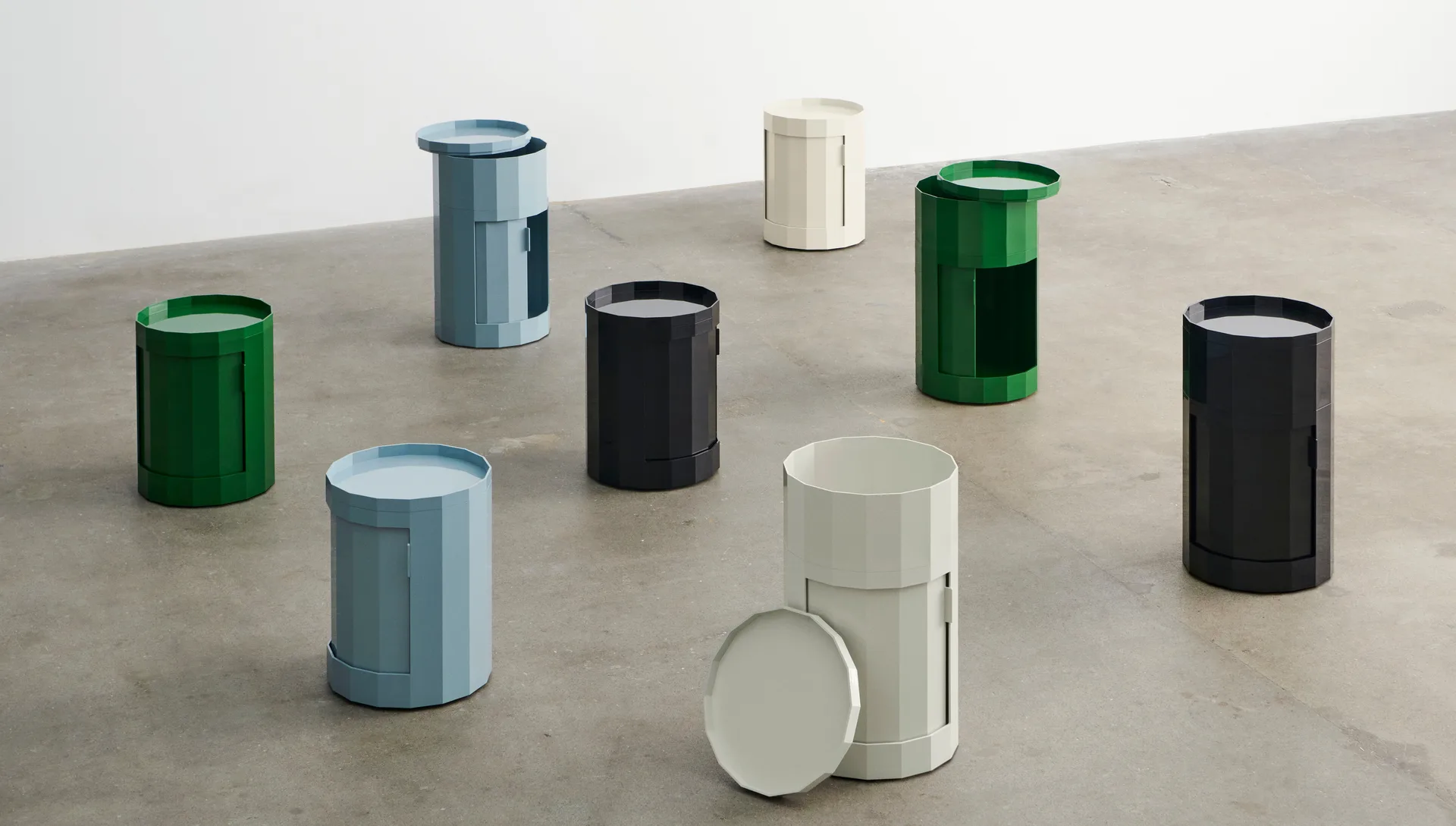 Table d'appoint Facet Cabinet 100, Misty grey HAY