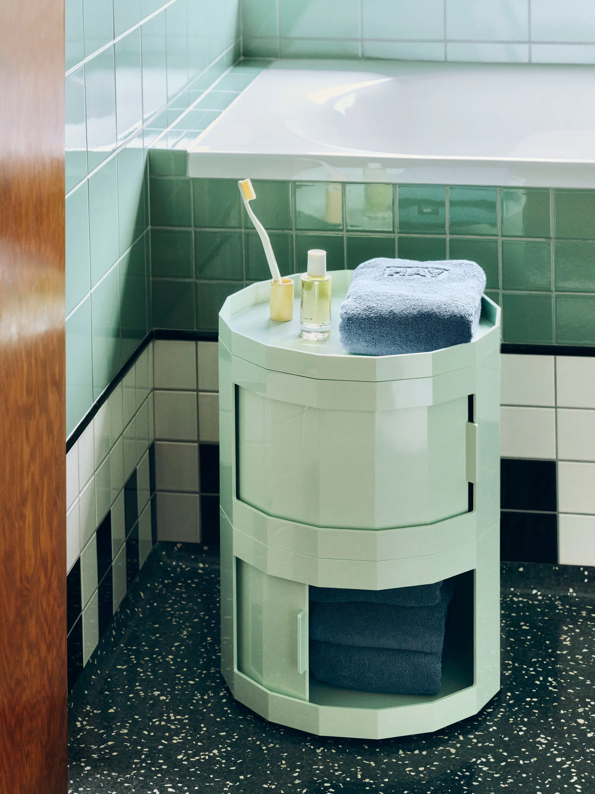 Table d’appoint Facet Cabinet 20, Soft mint HAY