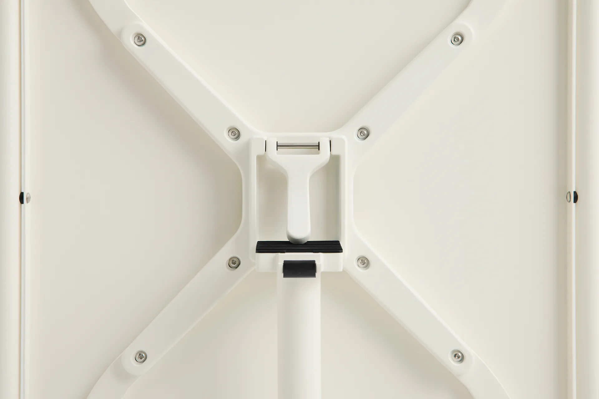 Table Deville Ø80x74 cm, Cream white HAY