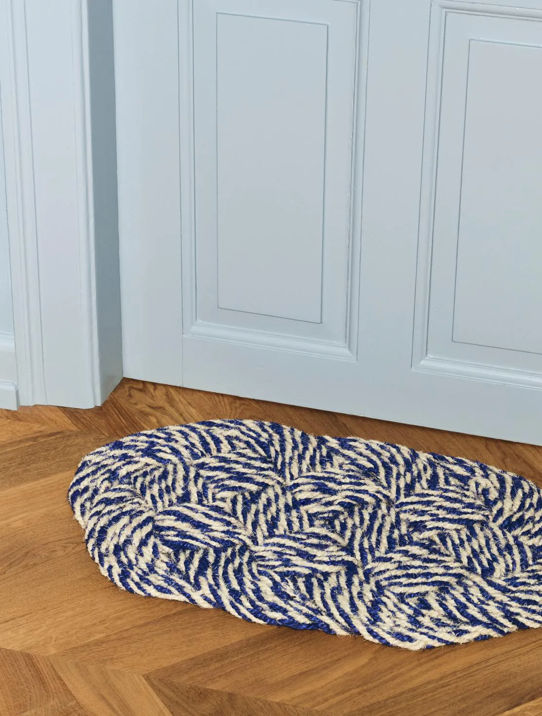 Tapis de porte Coco 40x80 cm, Swirl blue-off white HAY