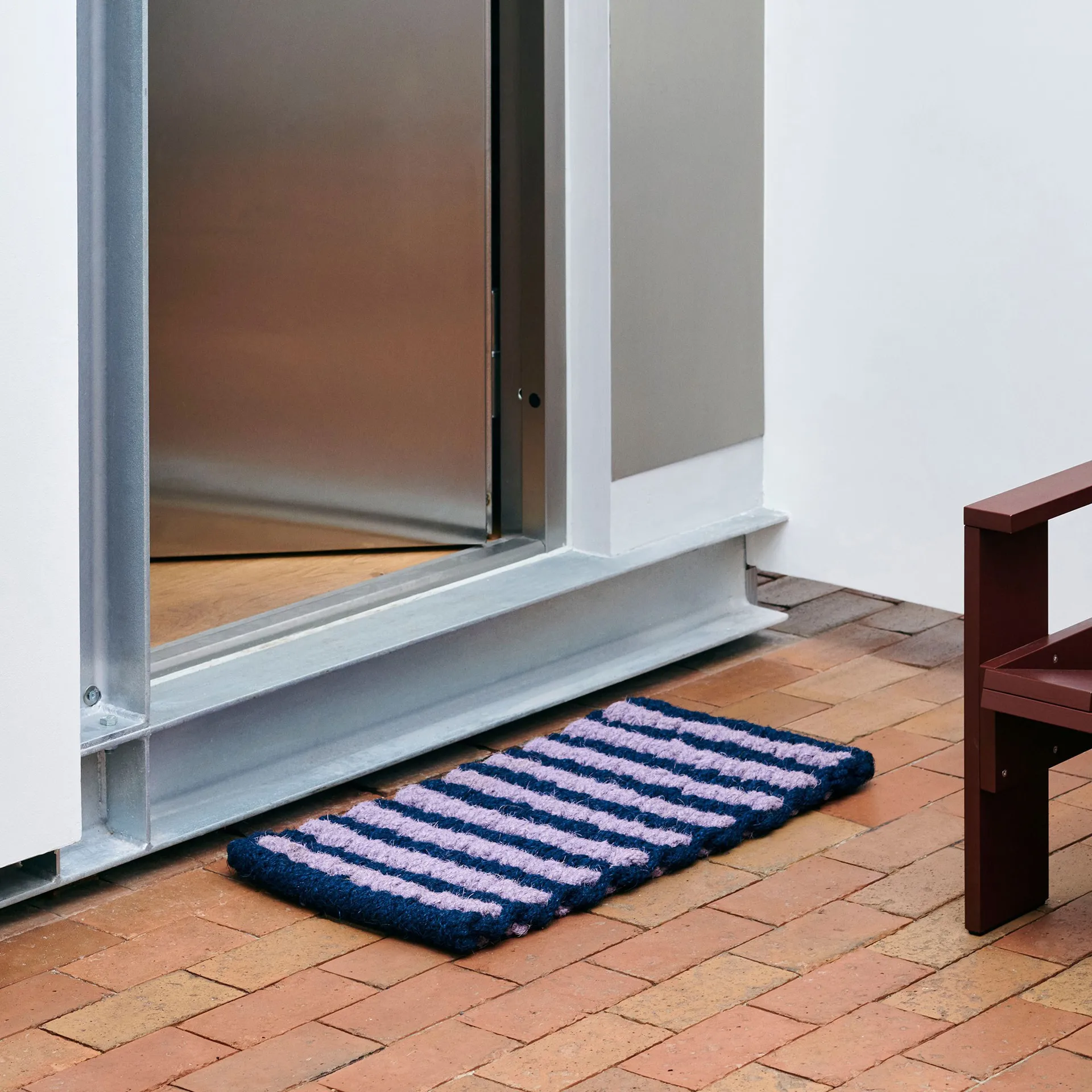 Tapis de porte Coco Stripe Wide, Lavender-navy HAY