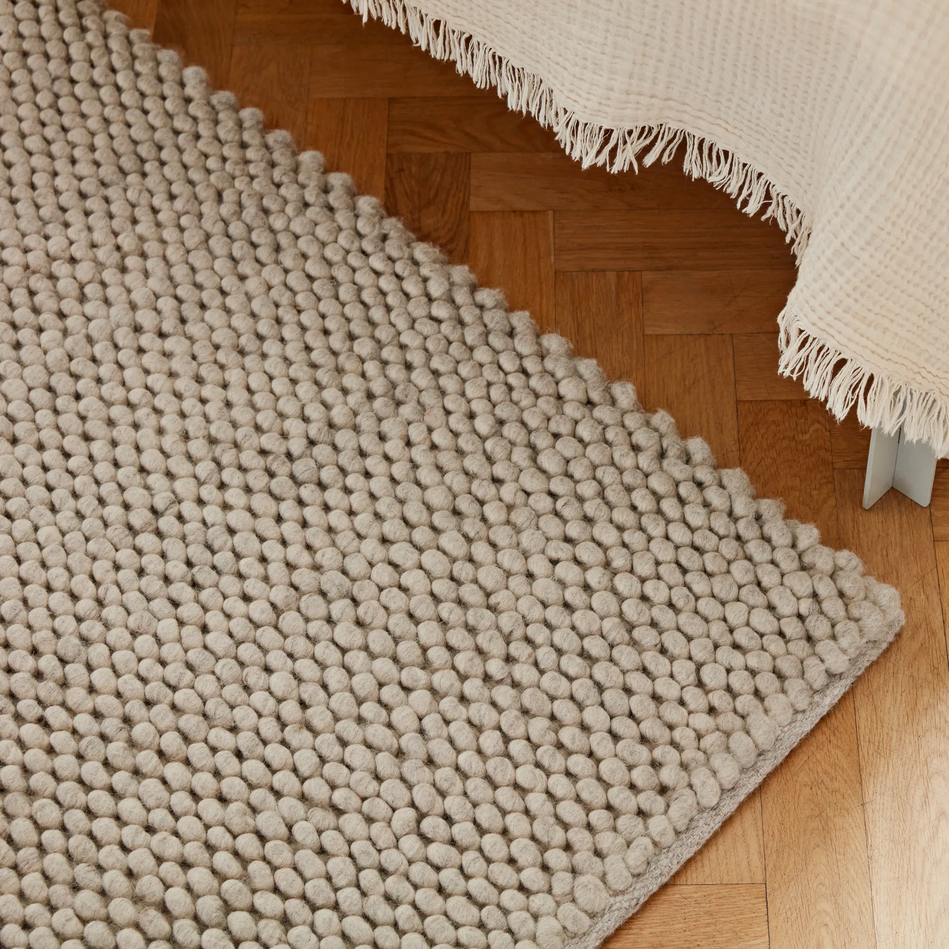 Tapis en laine Peas 200x300 cm, Soft grey HAY