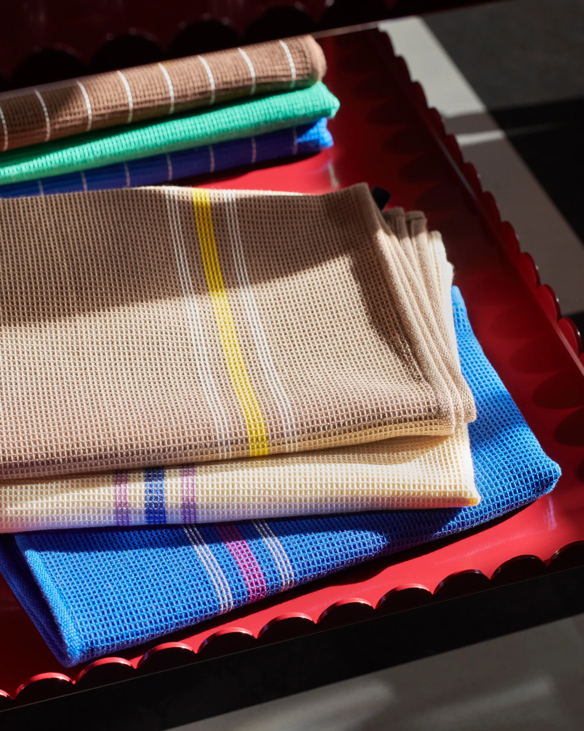 Torchon Canteen 52x80 cm, Blue/fuchsia HAY