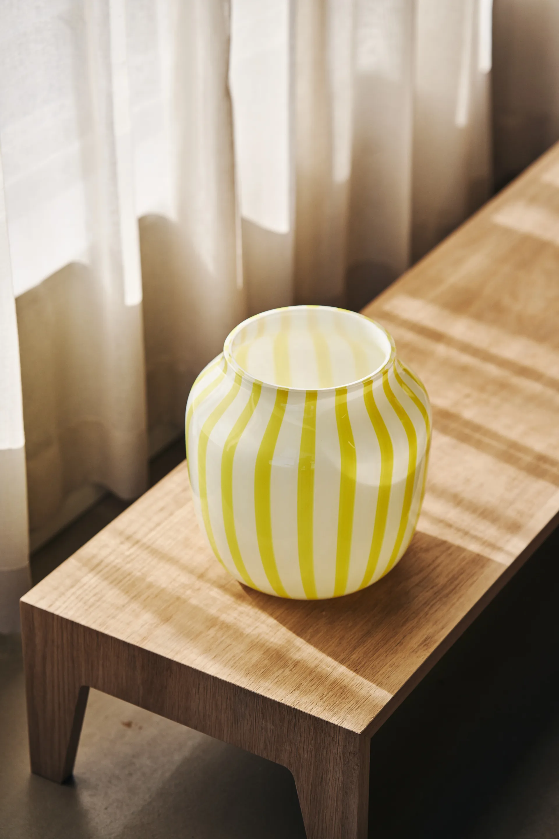 Vase Juice Wide 22 cm, Yellow HAY